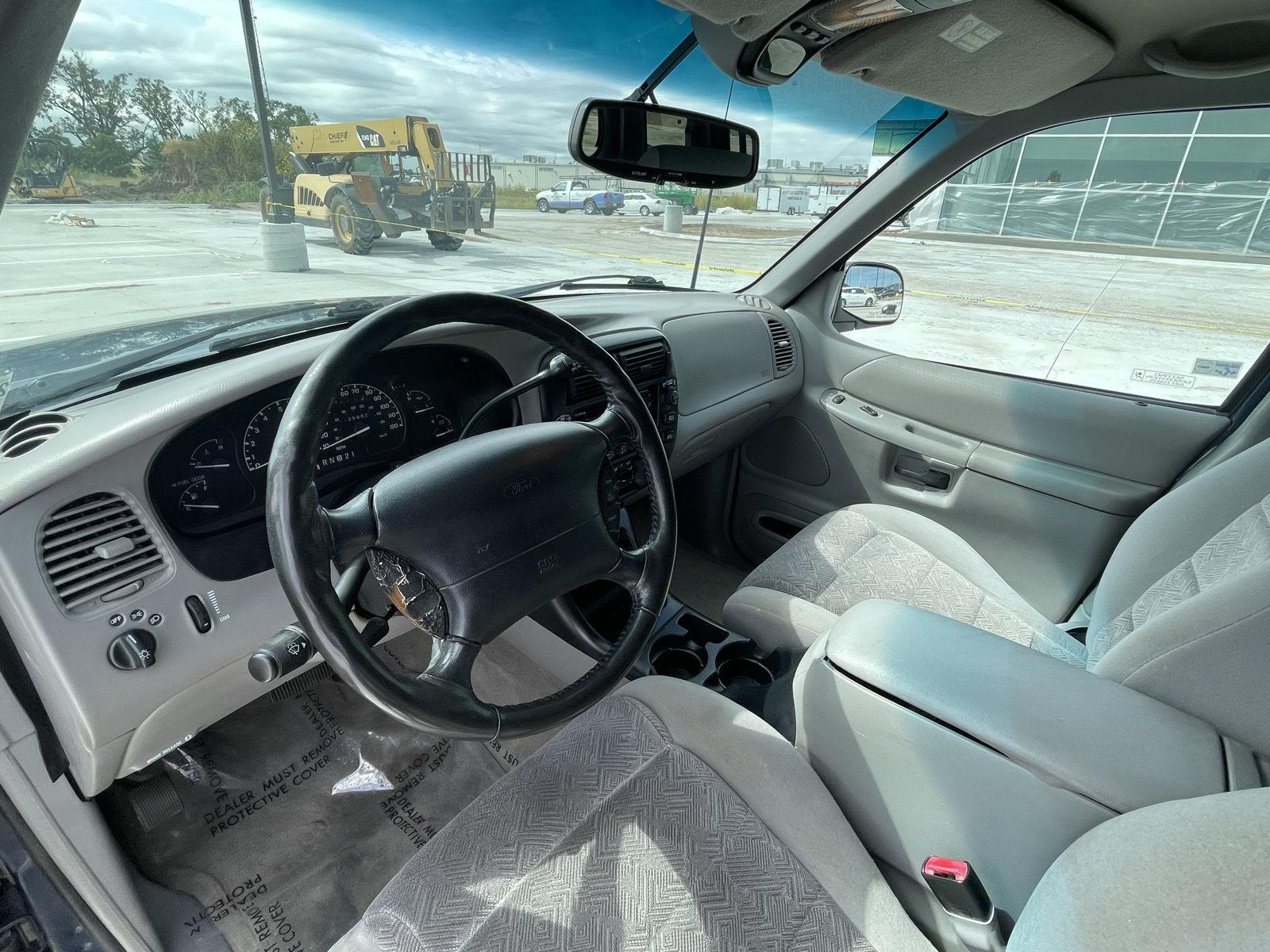 Vehicle photo 13