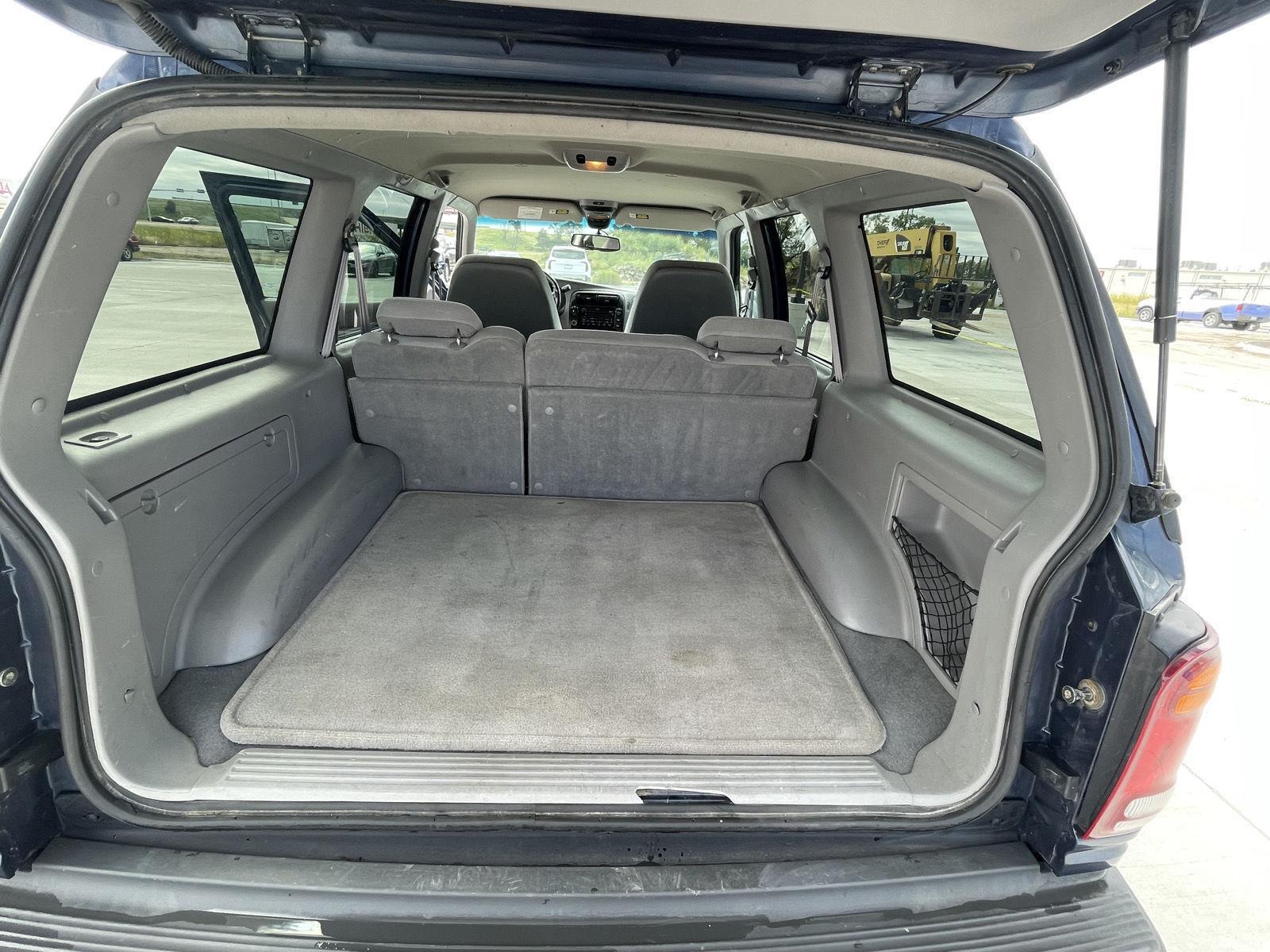 Vehicle photo 15