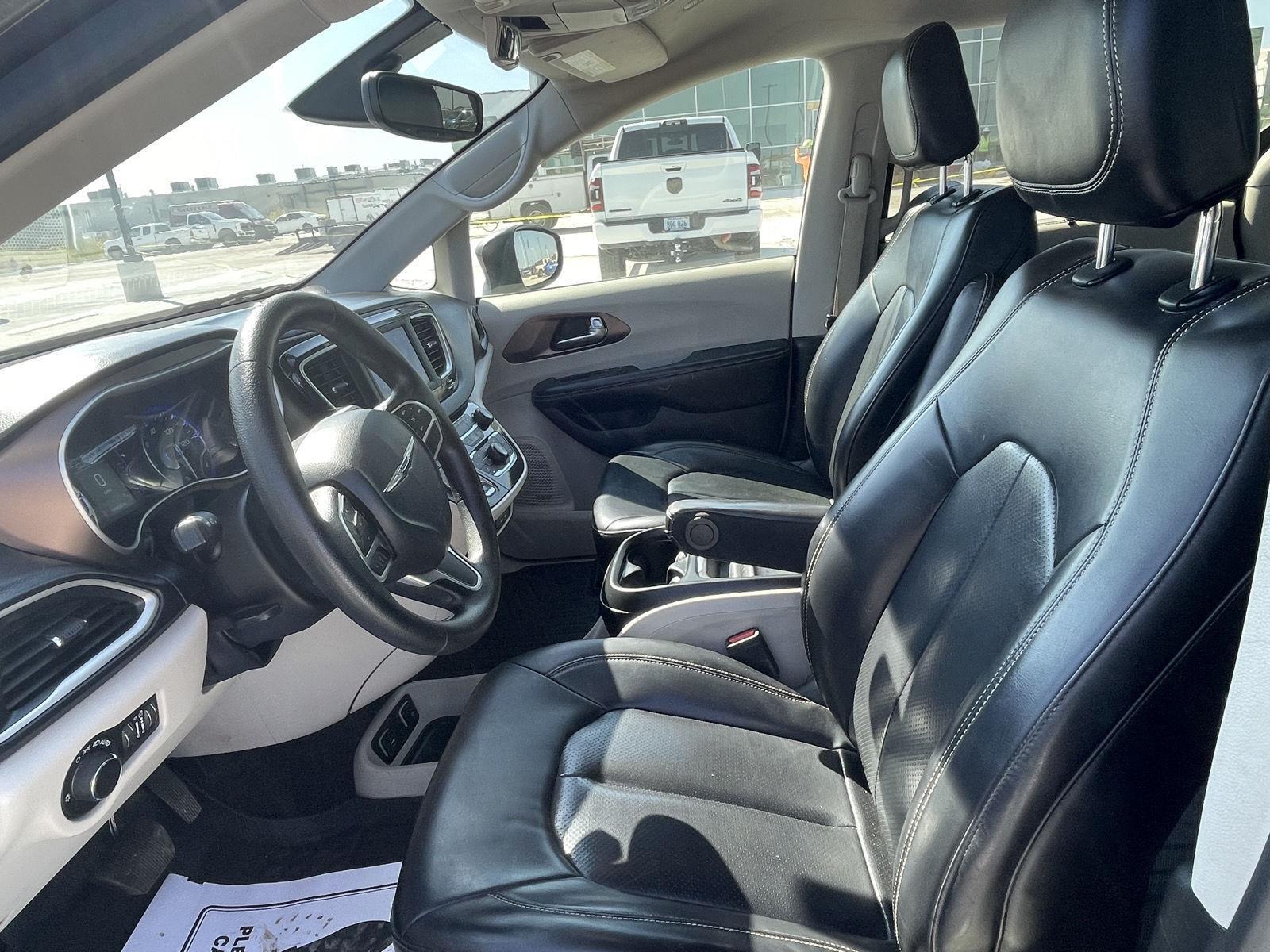 Vehicle photo 13