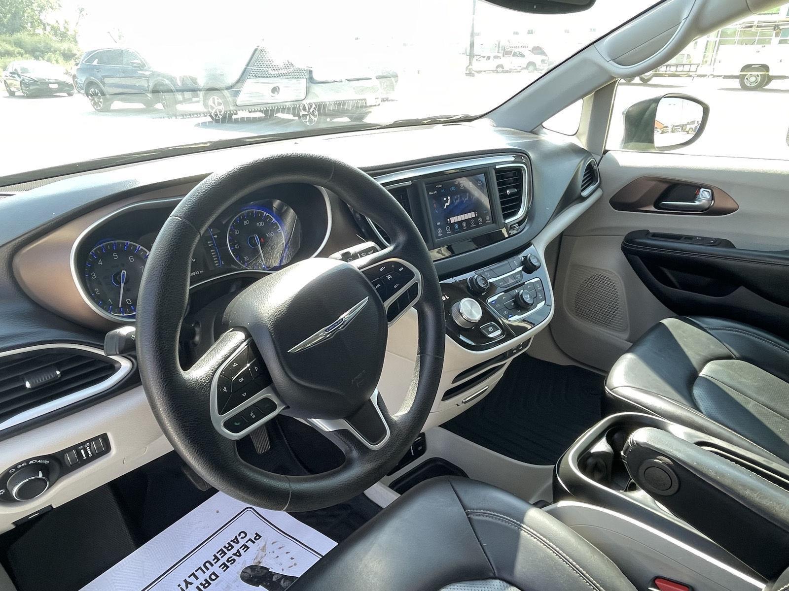 Vehicle photo 14