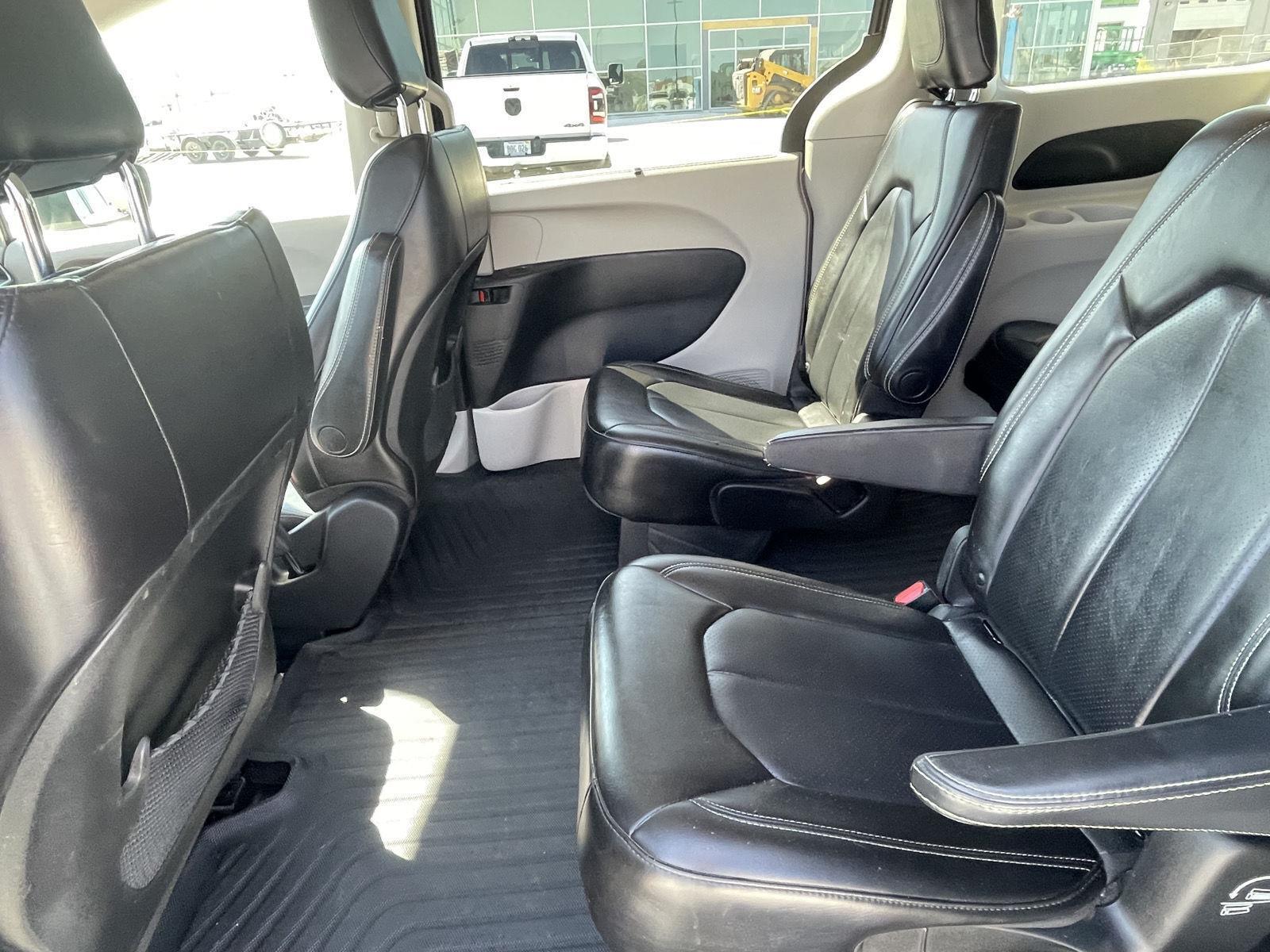 Vehicle photo 15