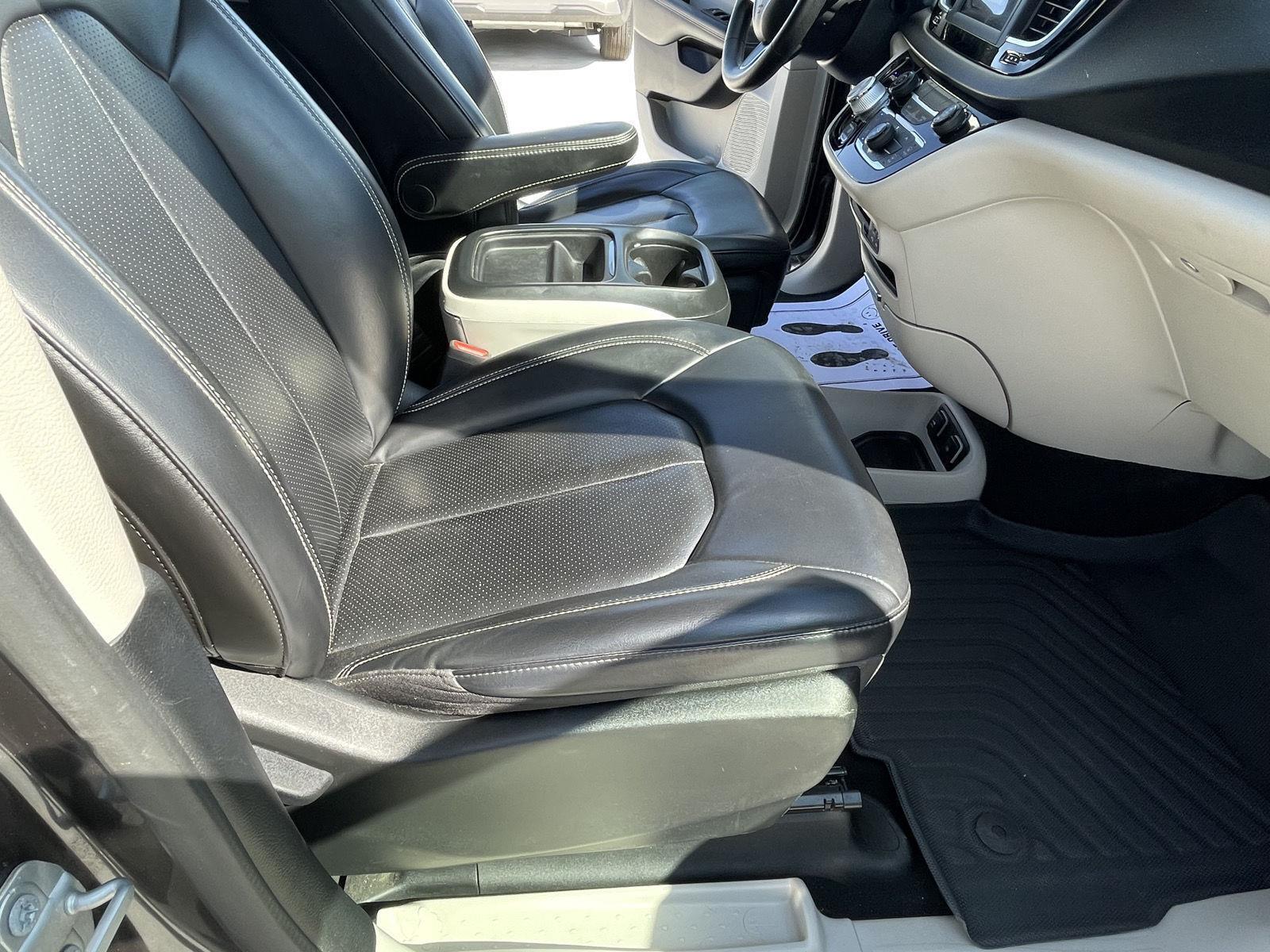 Vehicle photo 19