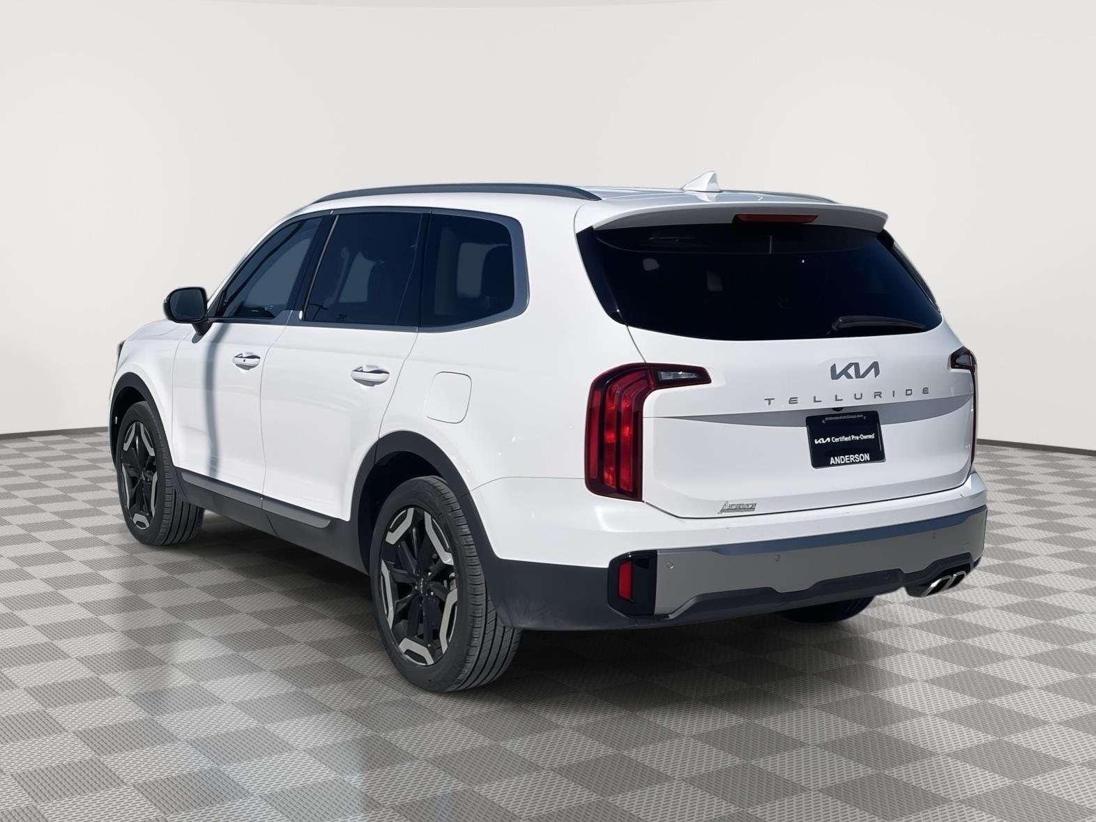 Vehicle photo 4