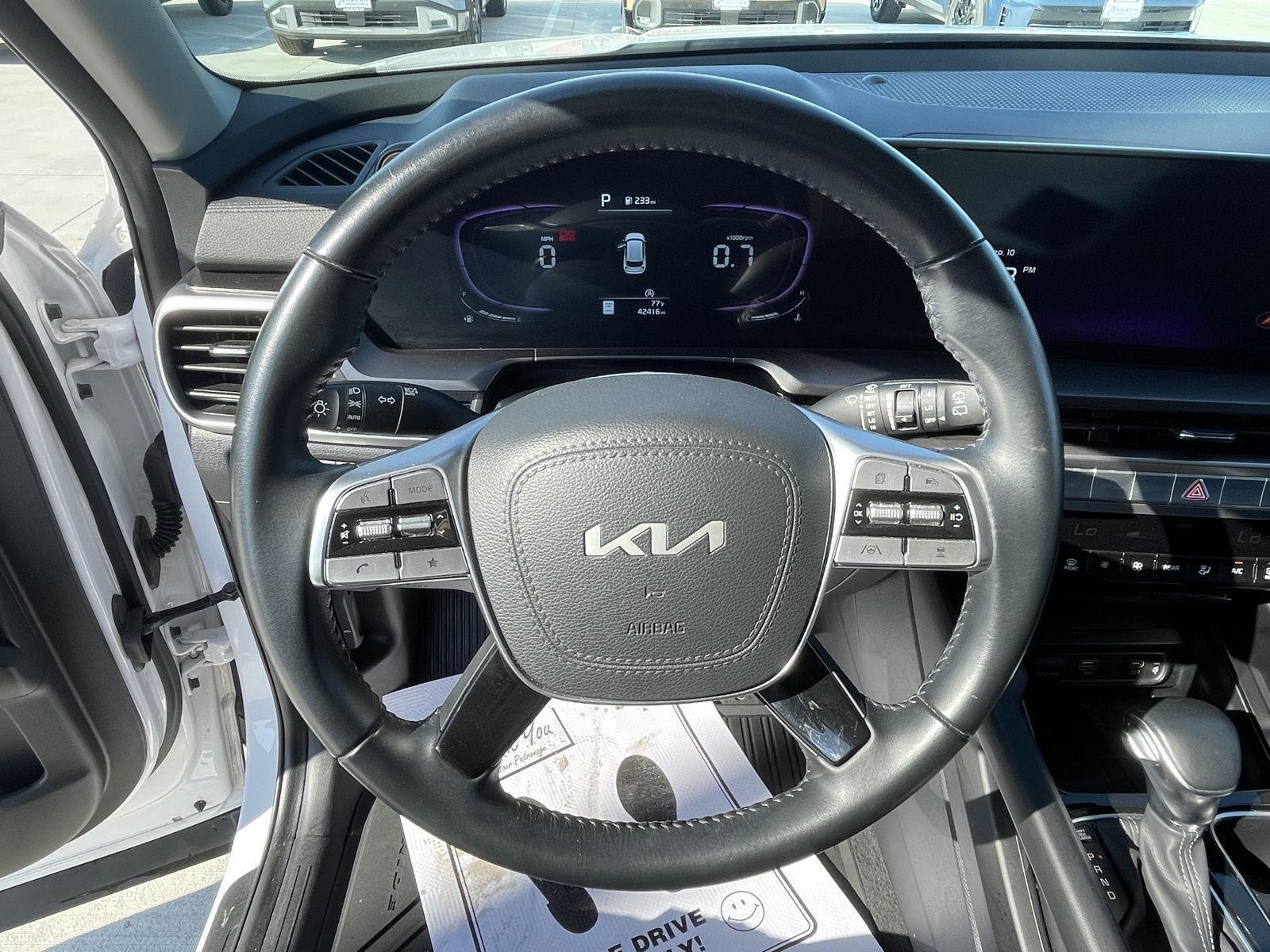 Vehicle photo 13