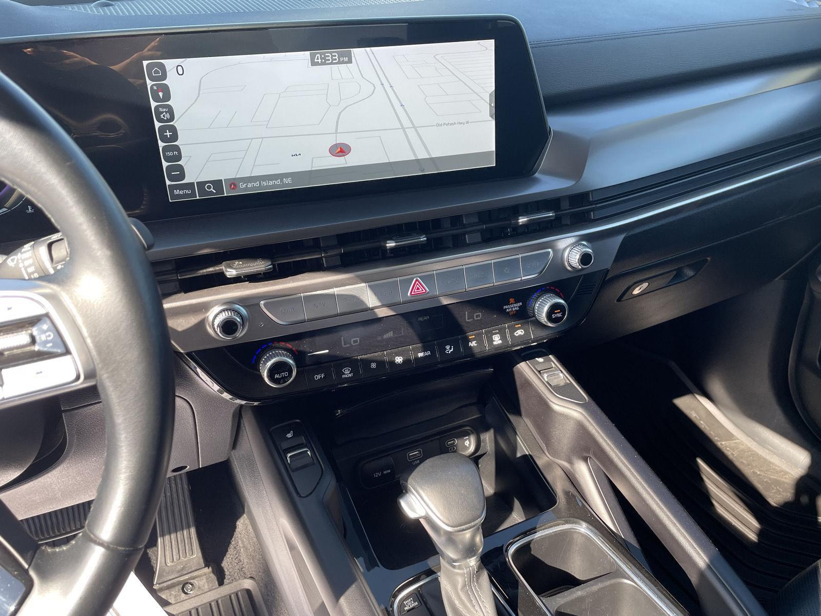 Vehicle photo 14