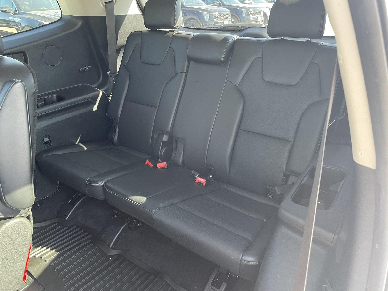 Vehicle photo 19