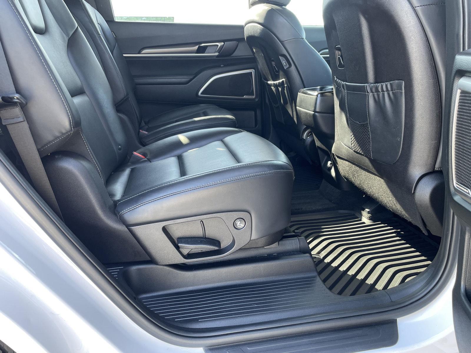 Vehicle photo 20
