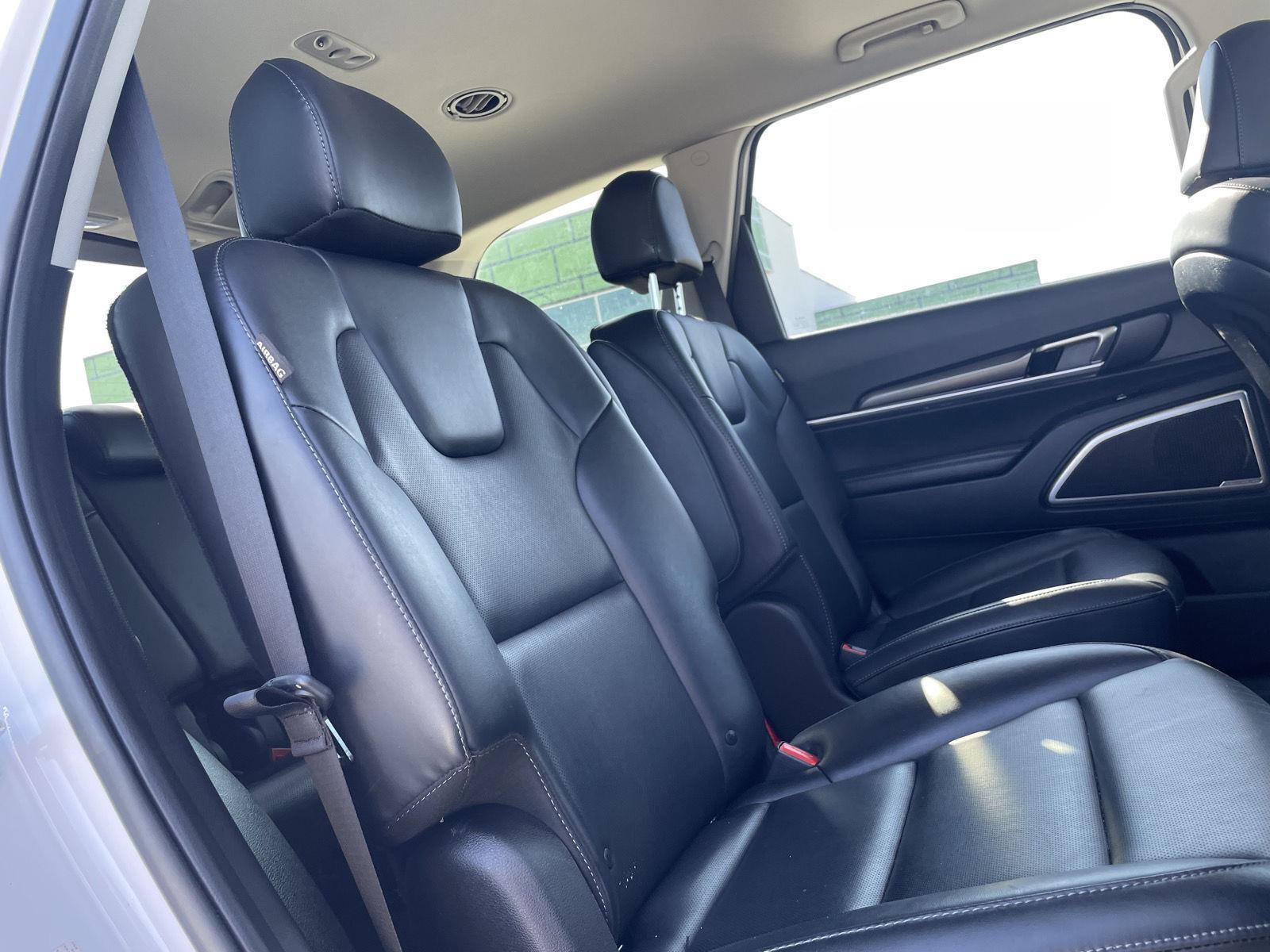 Vehicle photo 21