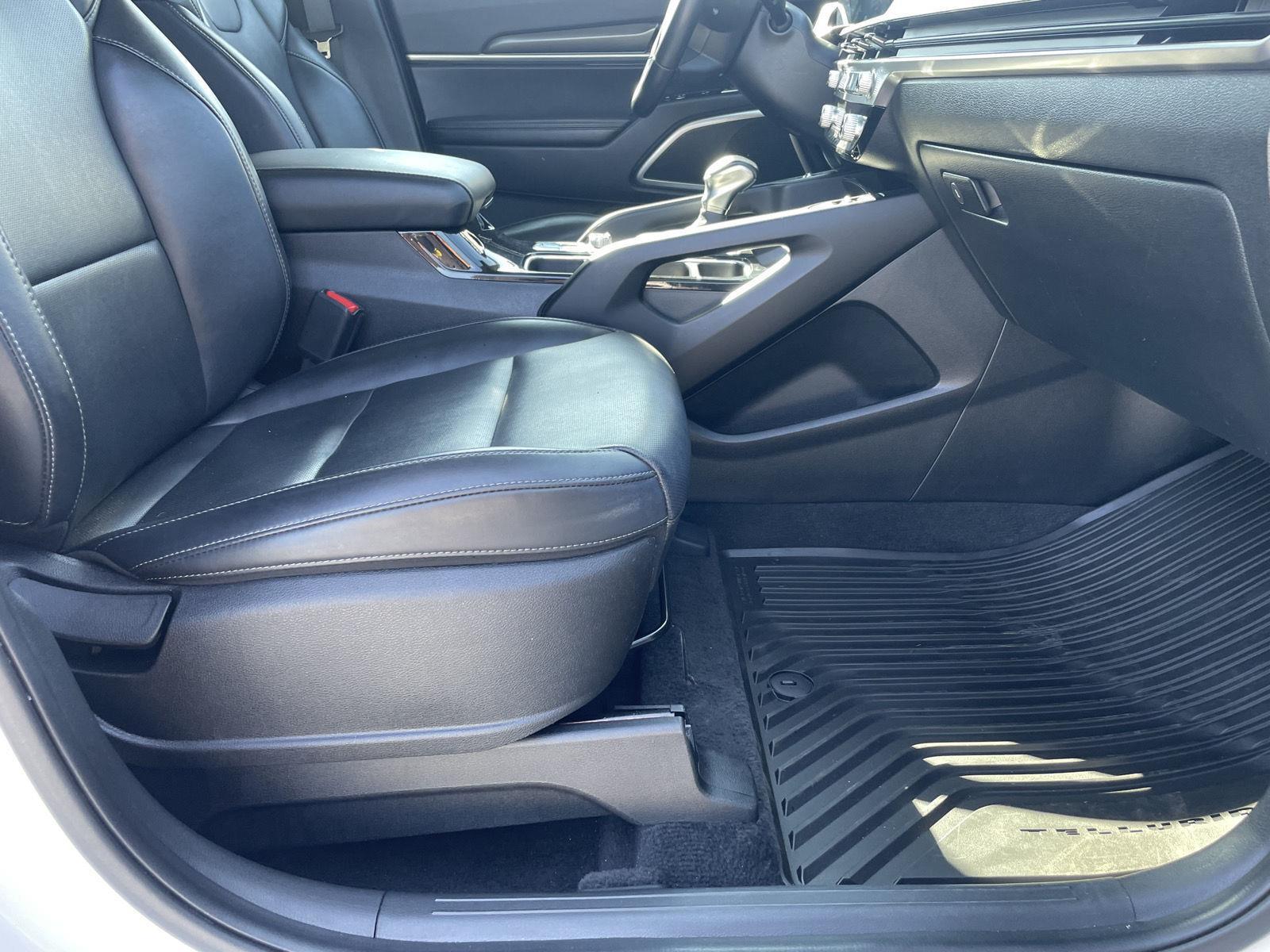 Vehicle photo 22