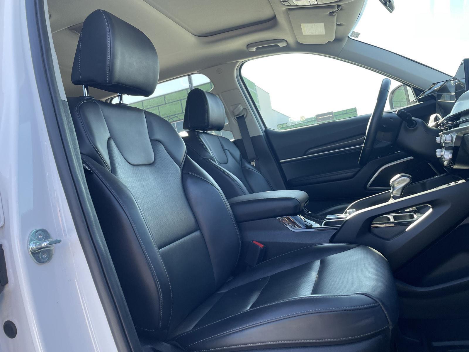 Vehicle photo 23