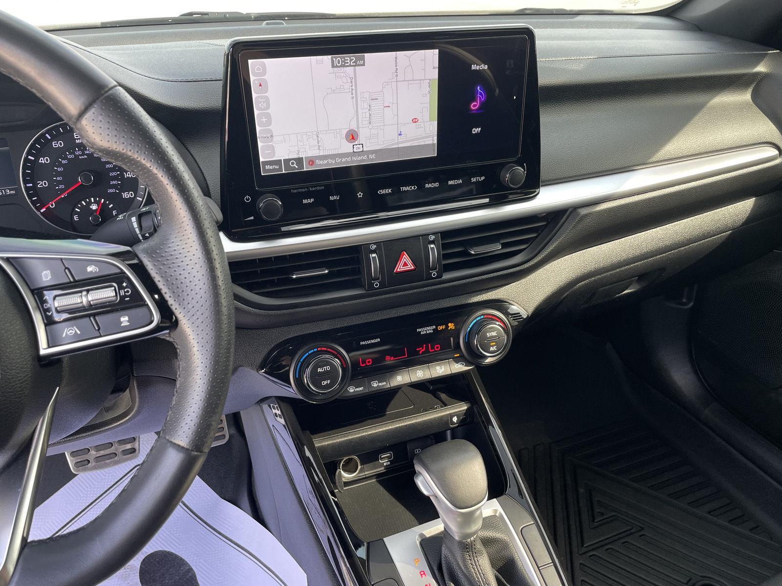 Vehicle photo 15