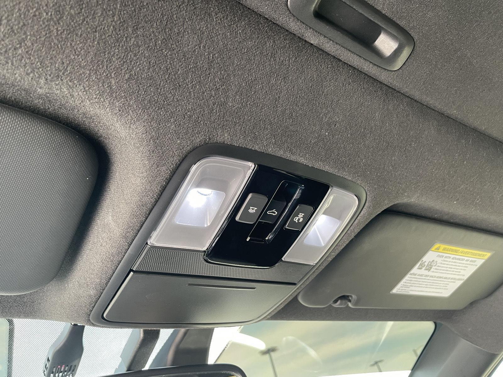 Vehicle photo 16