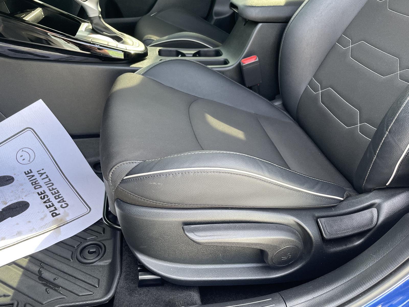 Vehicle photo 17