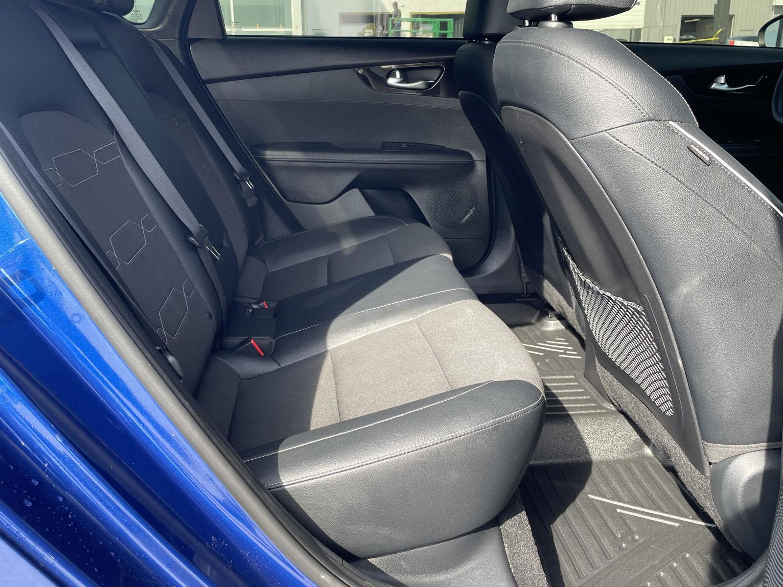 Vehicle photo 18