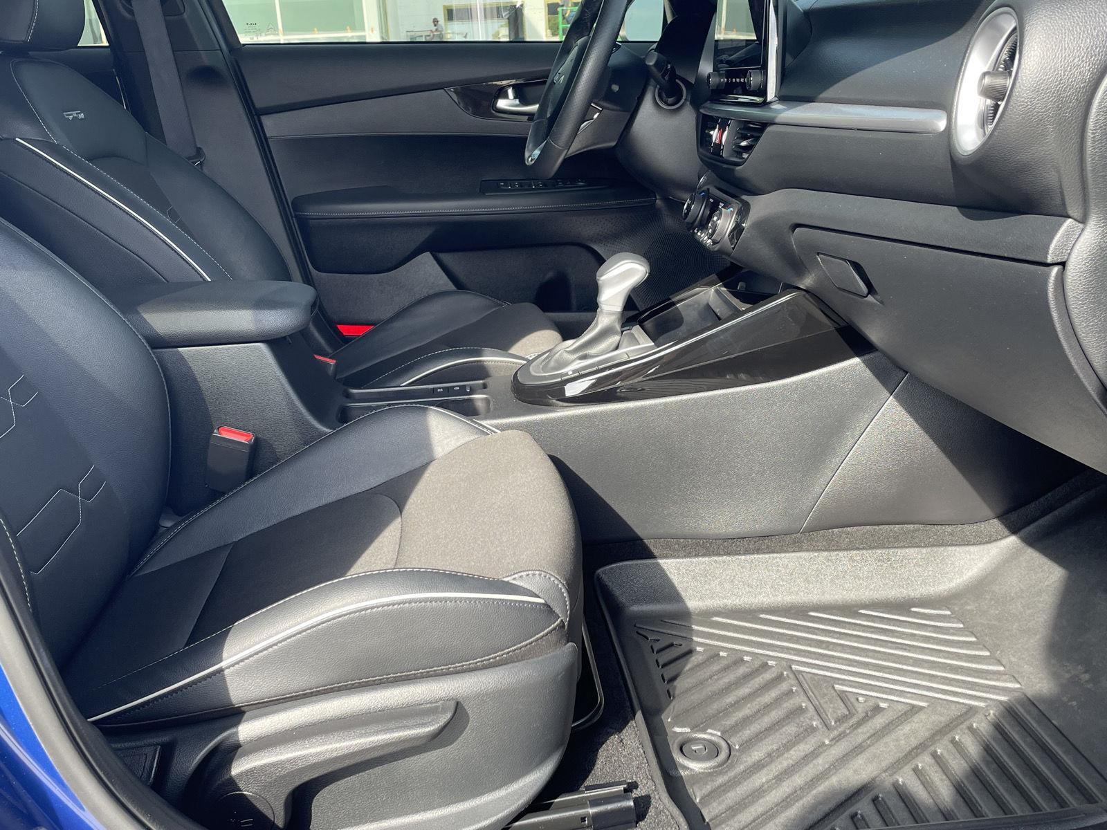 Vehicle photo 19