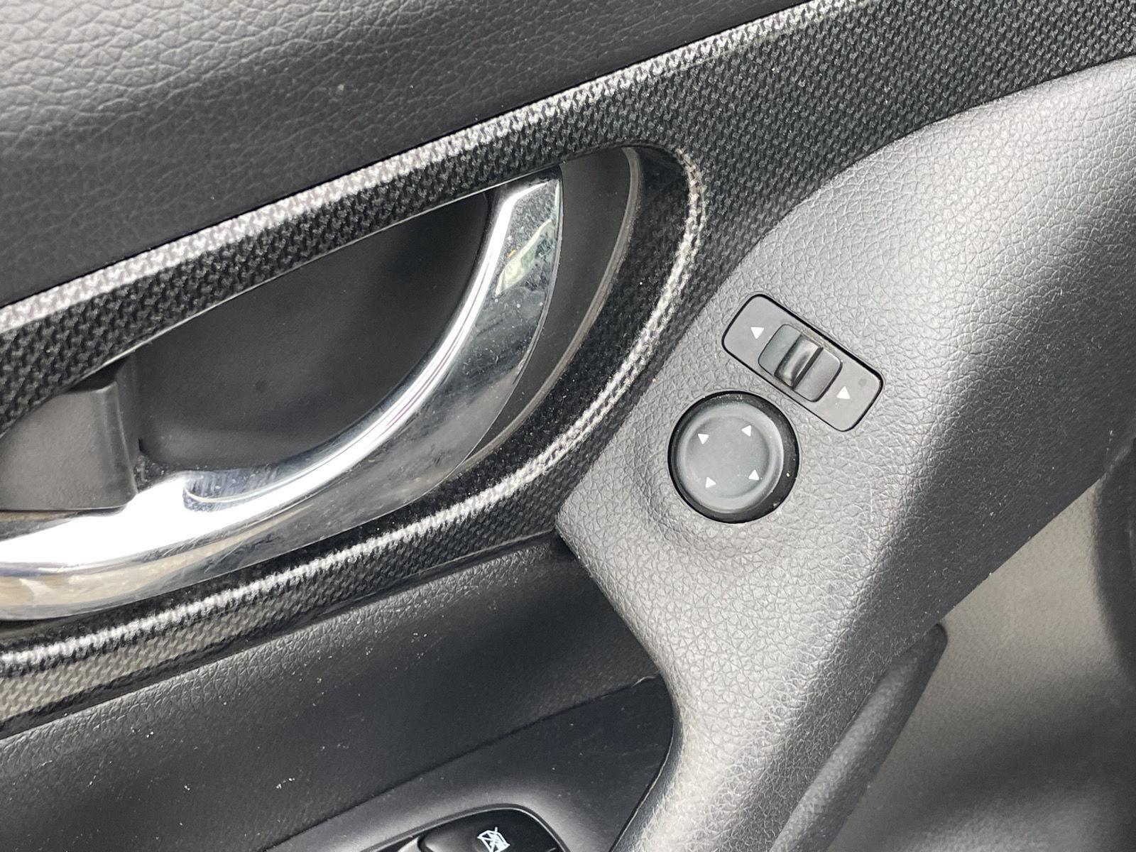 Vehicle photo 12