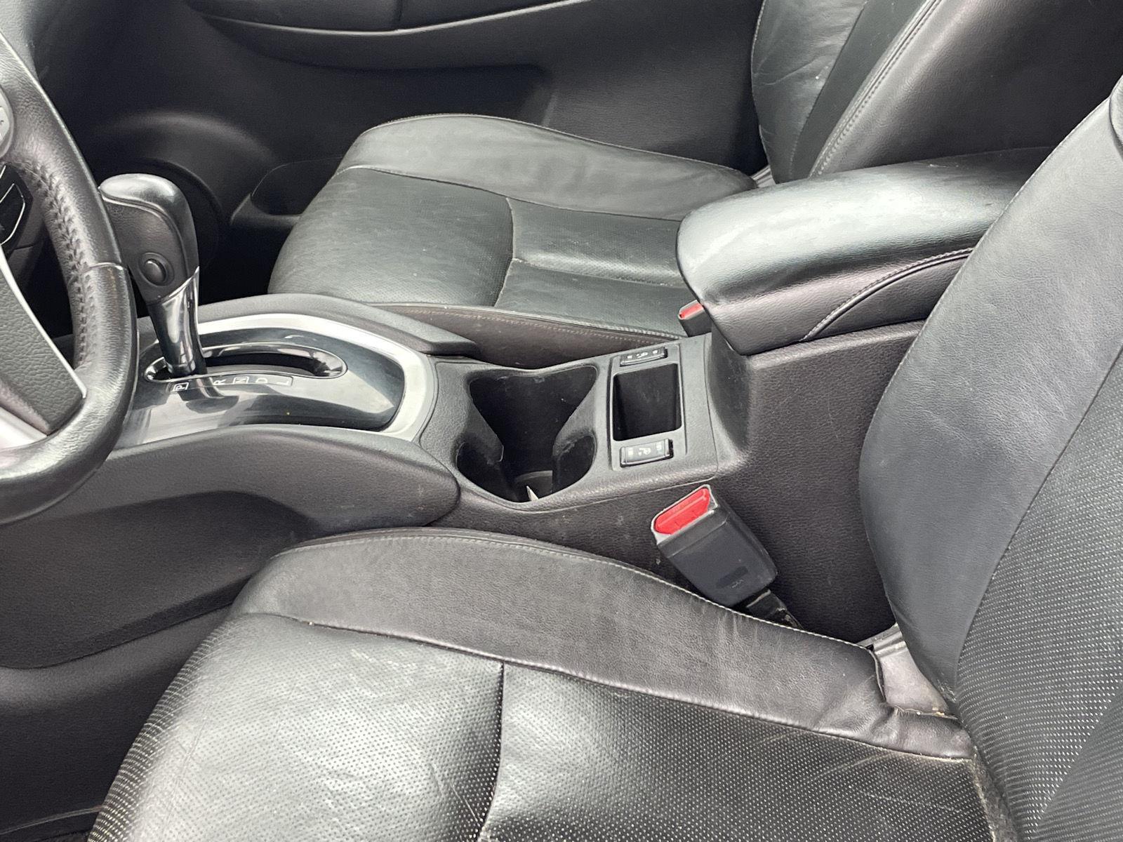 Vehicle photo 13