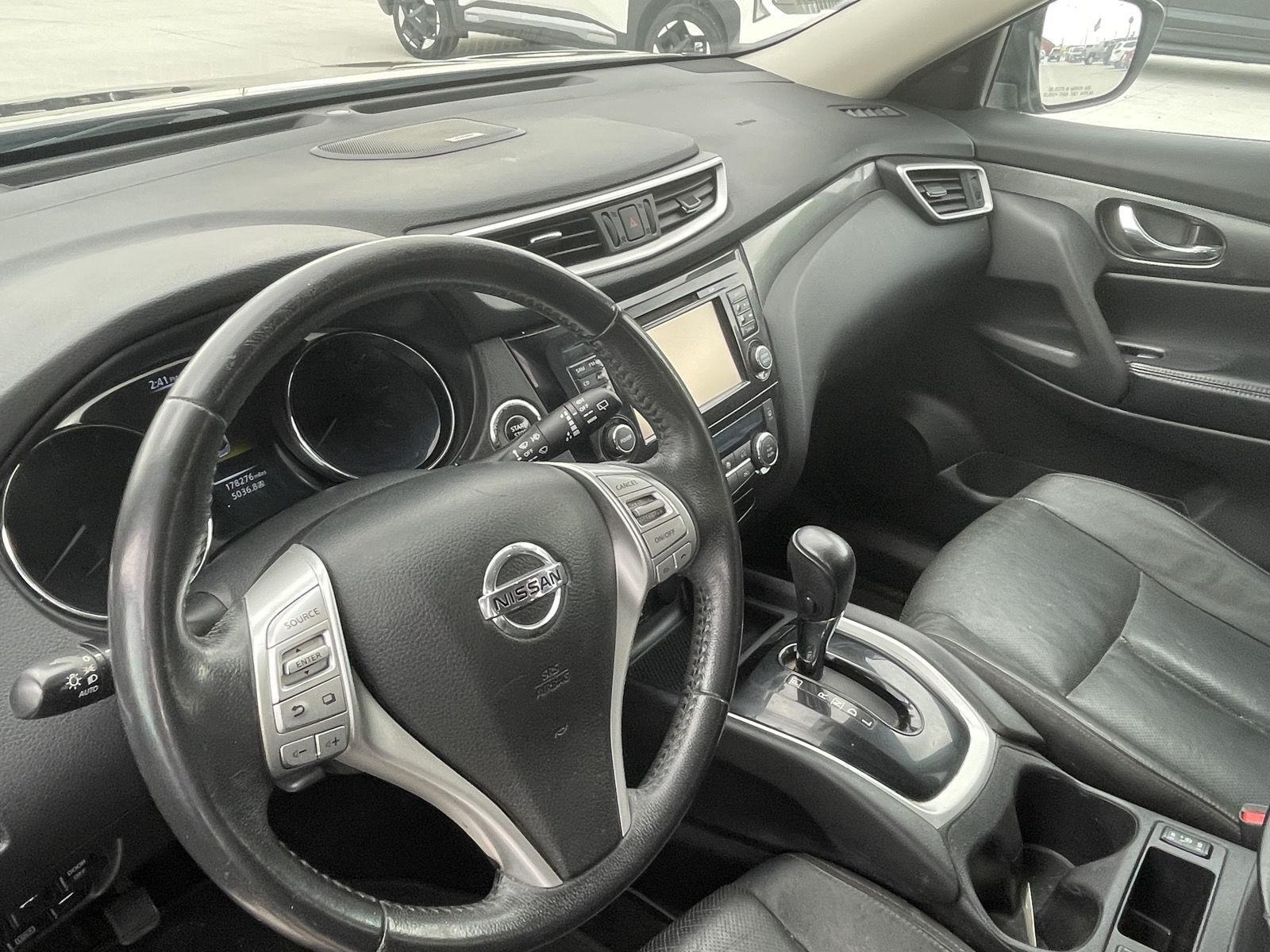 Vehicle photo 14