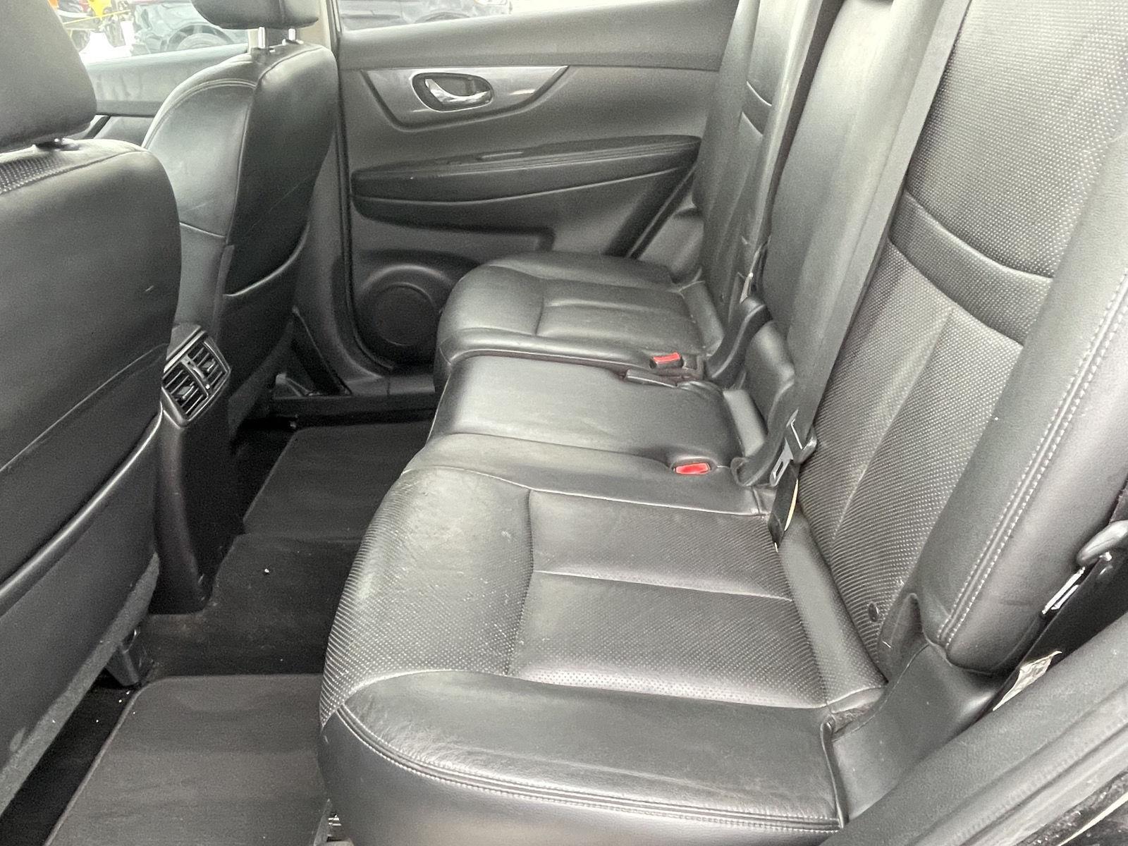 Vehicle photo 15