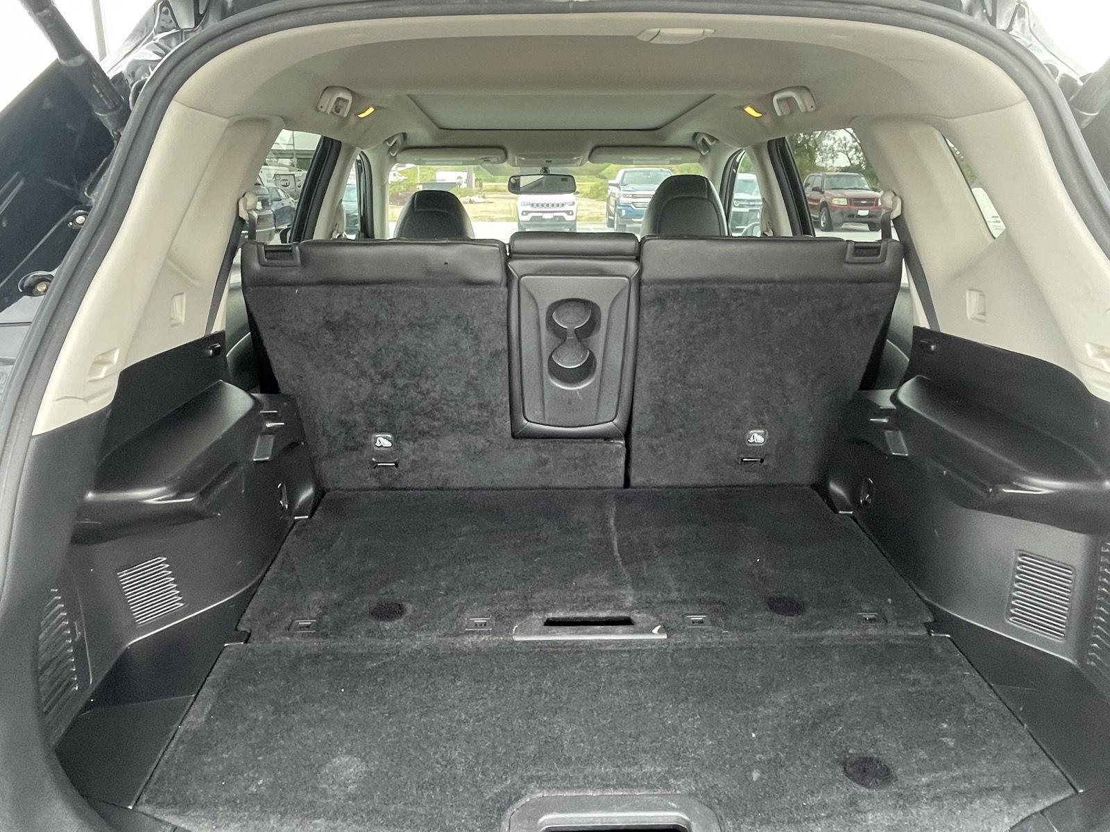 Vehicle photo 16