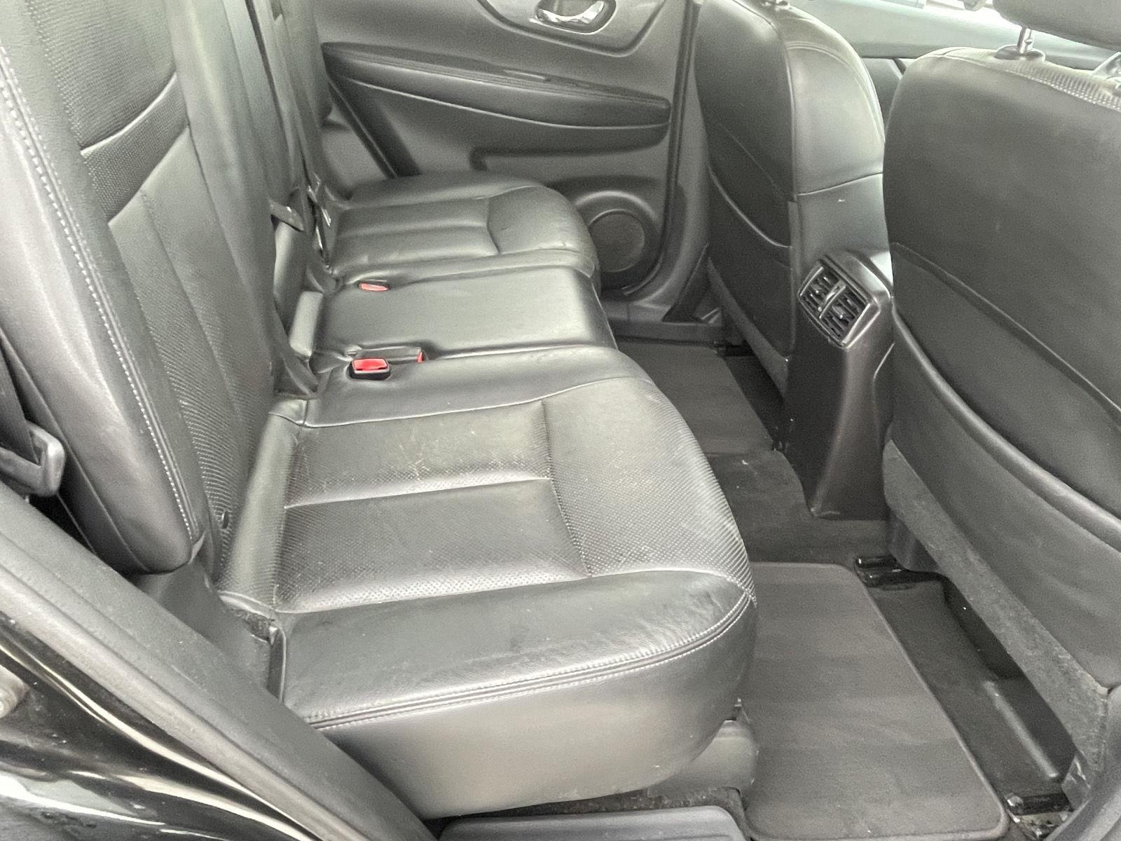 Vehicle photo 17