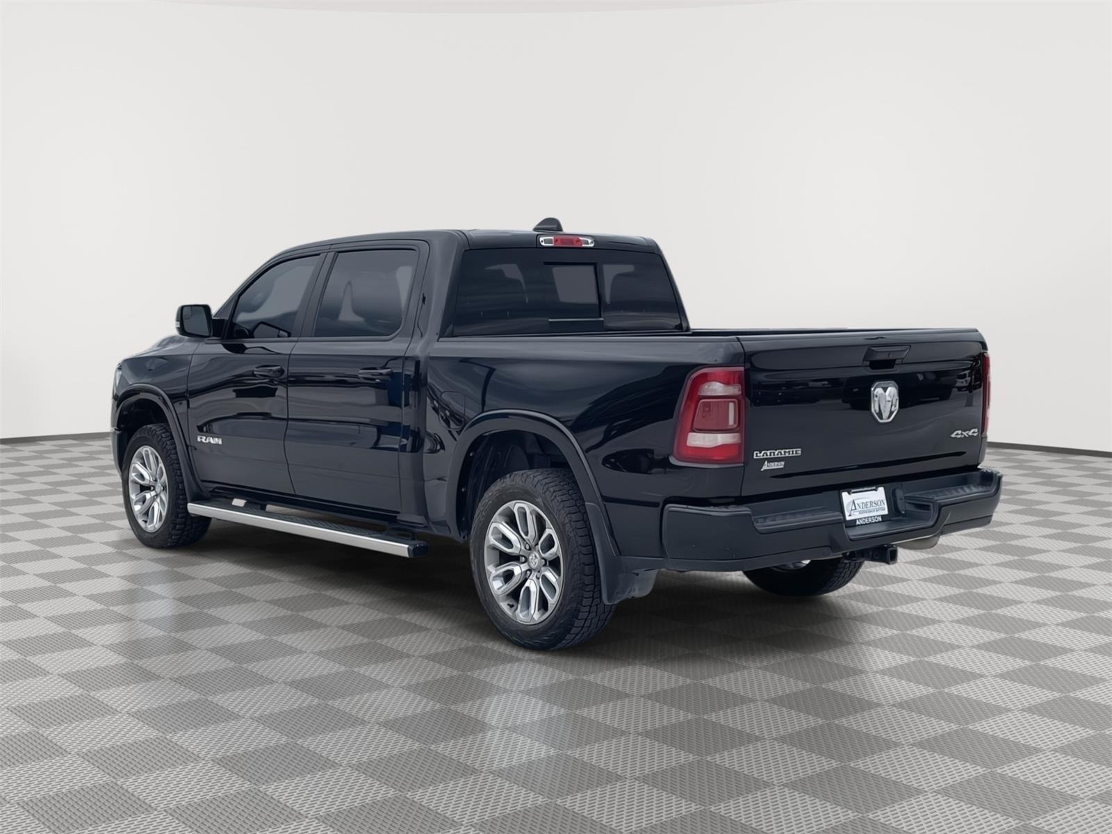 Vehicle photo 4