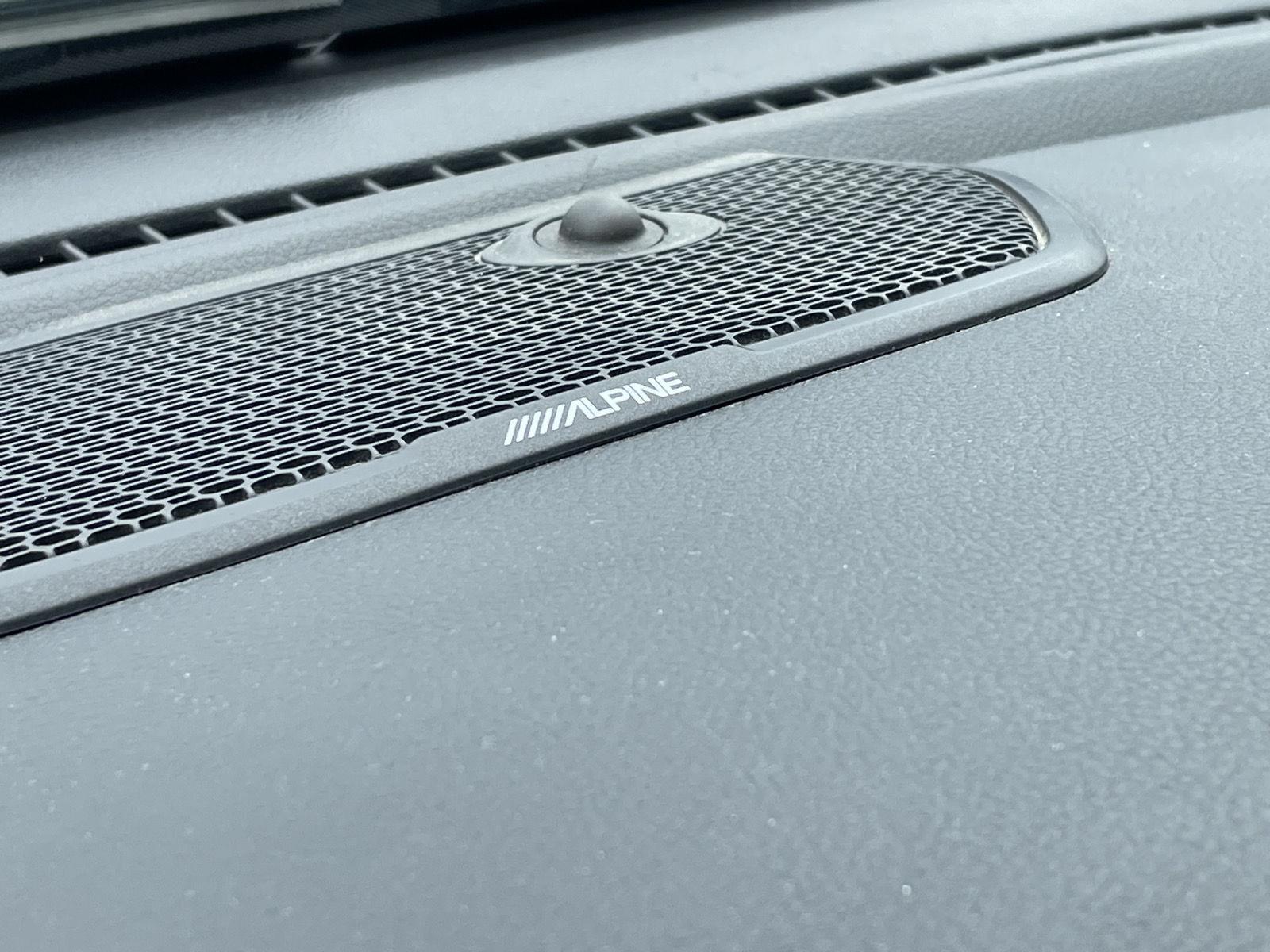 Vehicle photo 14
