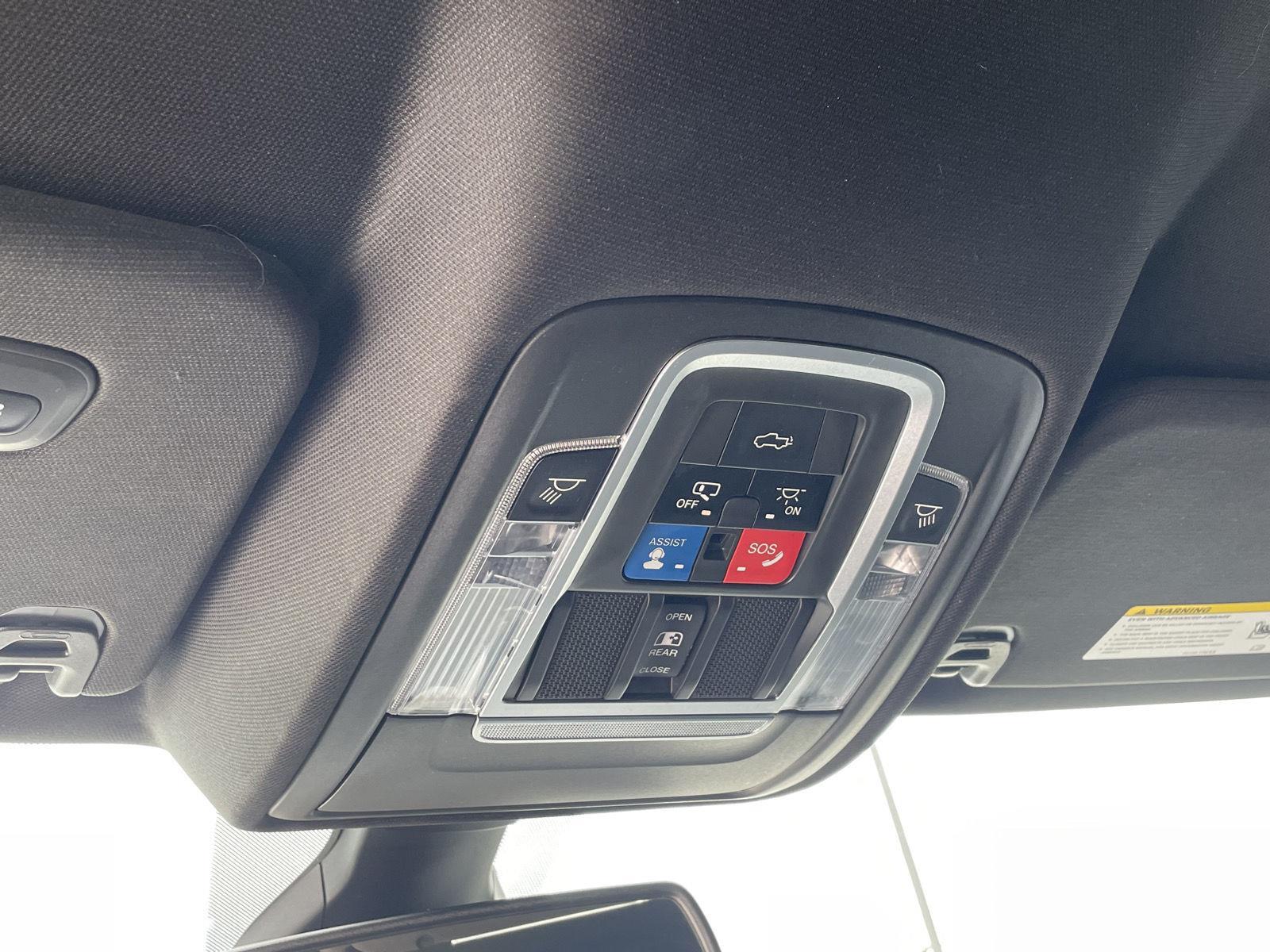 Vehicle photo 17