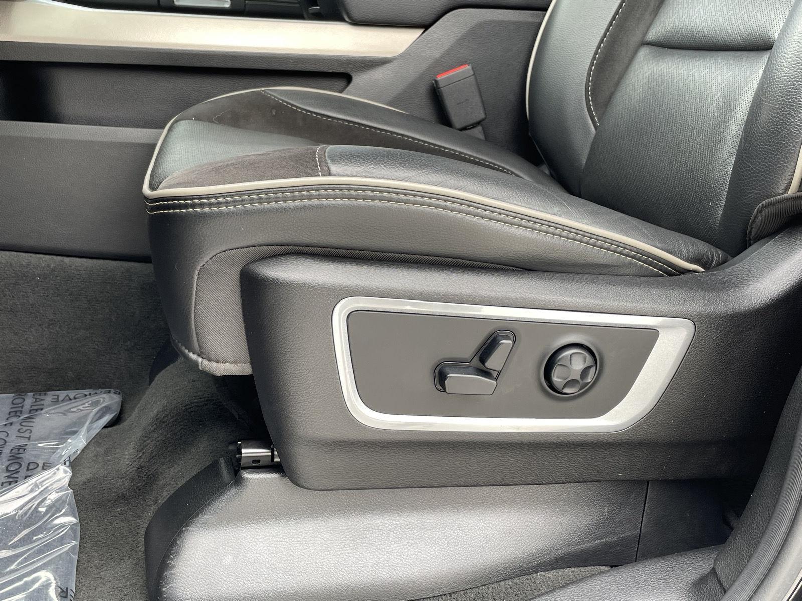 Vehicle photo 18