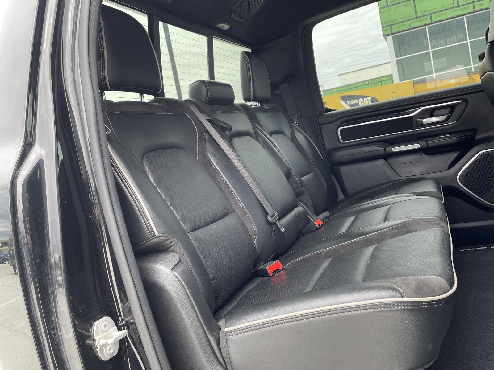 Vehicle photo 21