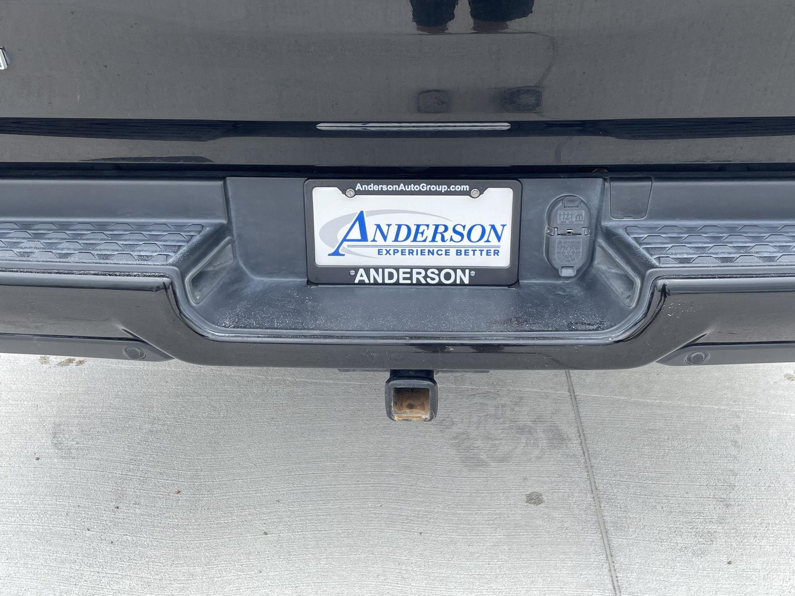 Vehicle photo 24
