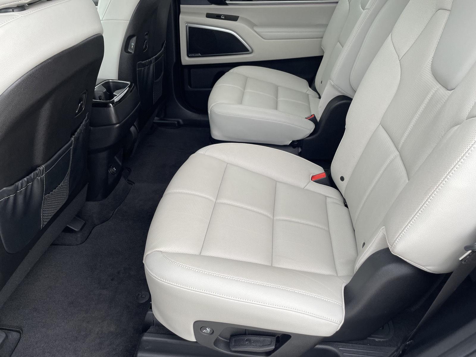 Vehicle photo 16