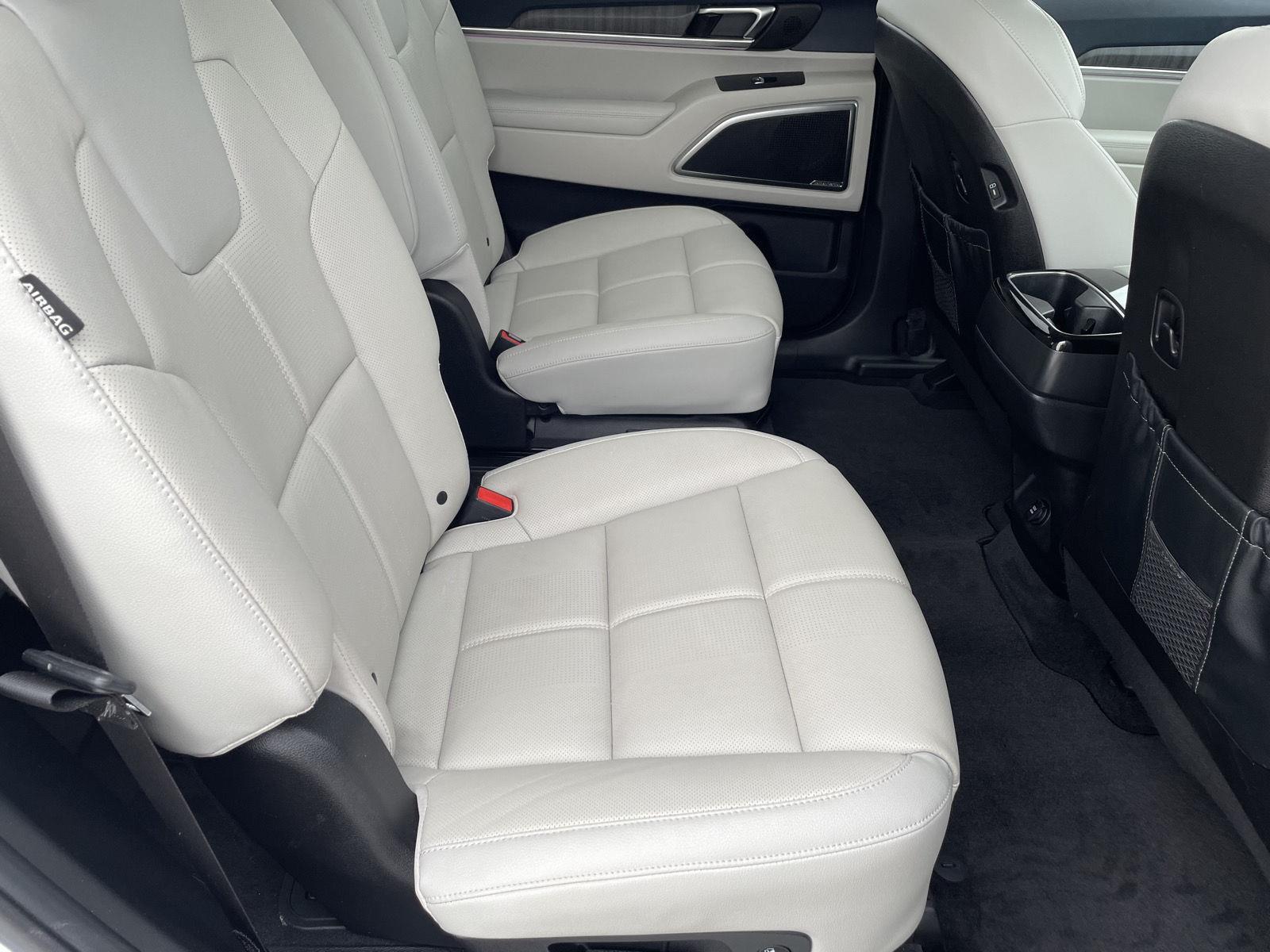 Vehicle photo 18