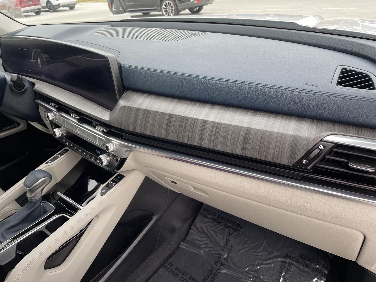Vehicle photo 21