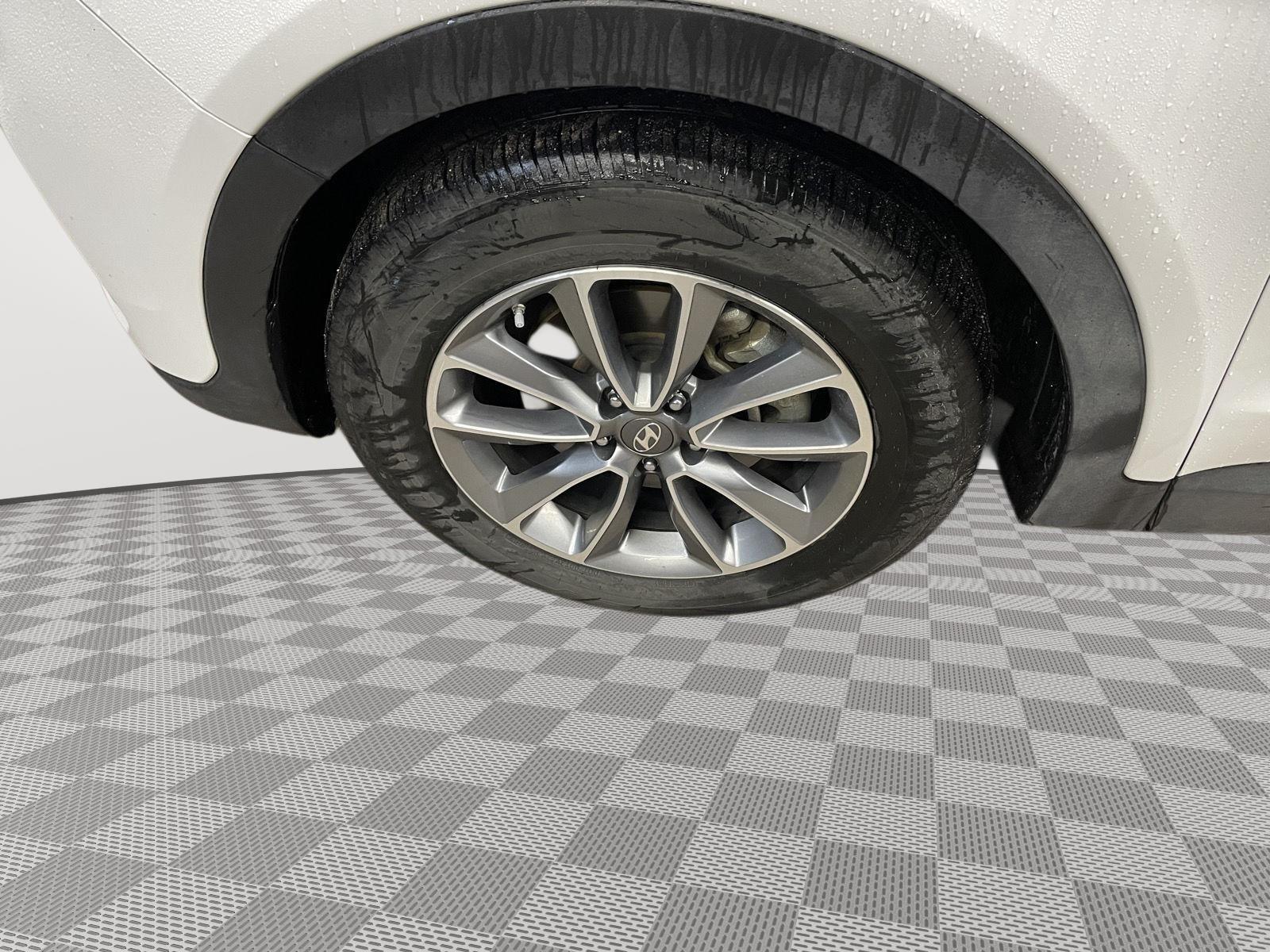 Vehicle photo 10