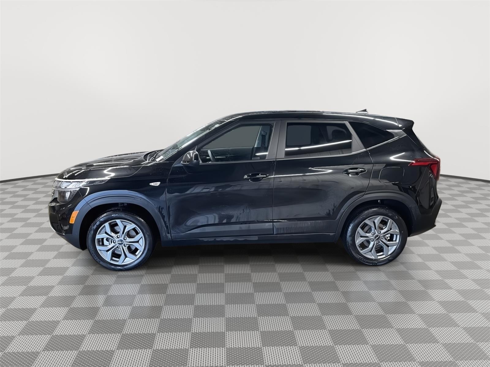 Vehicle photo 2
