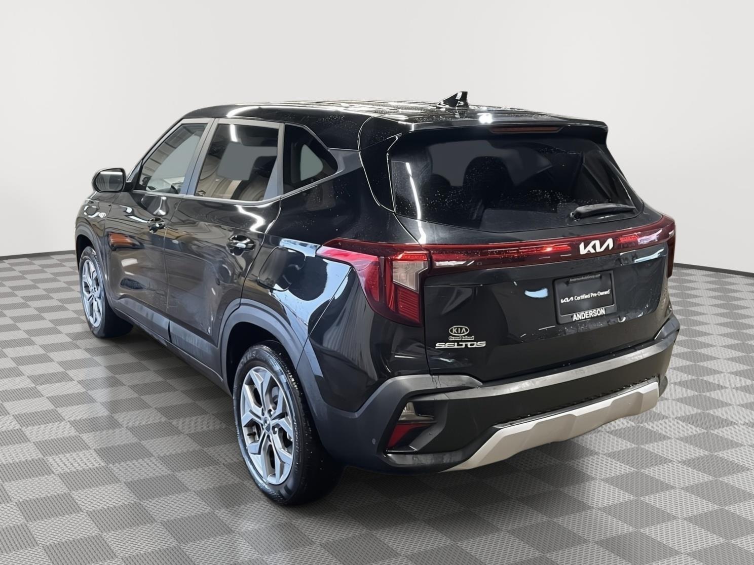 Vehicle photo 4