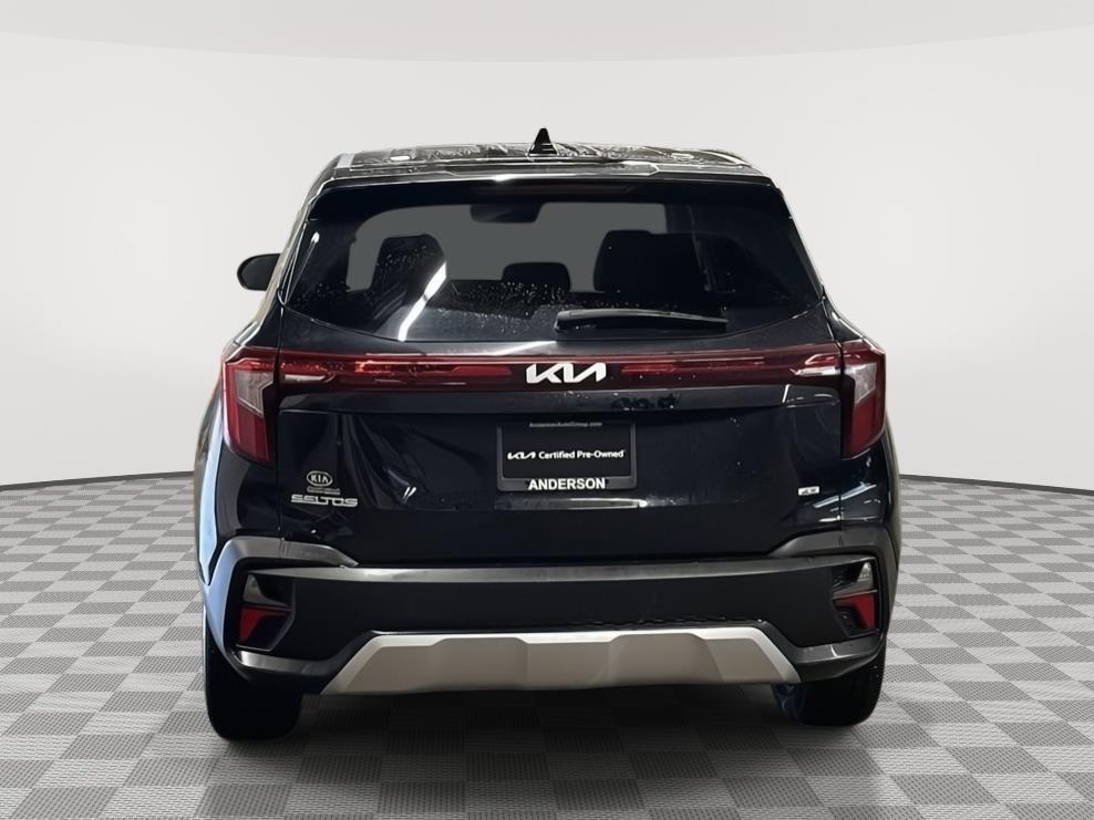 Vehicle photo 5