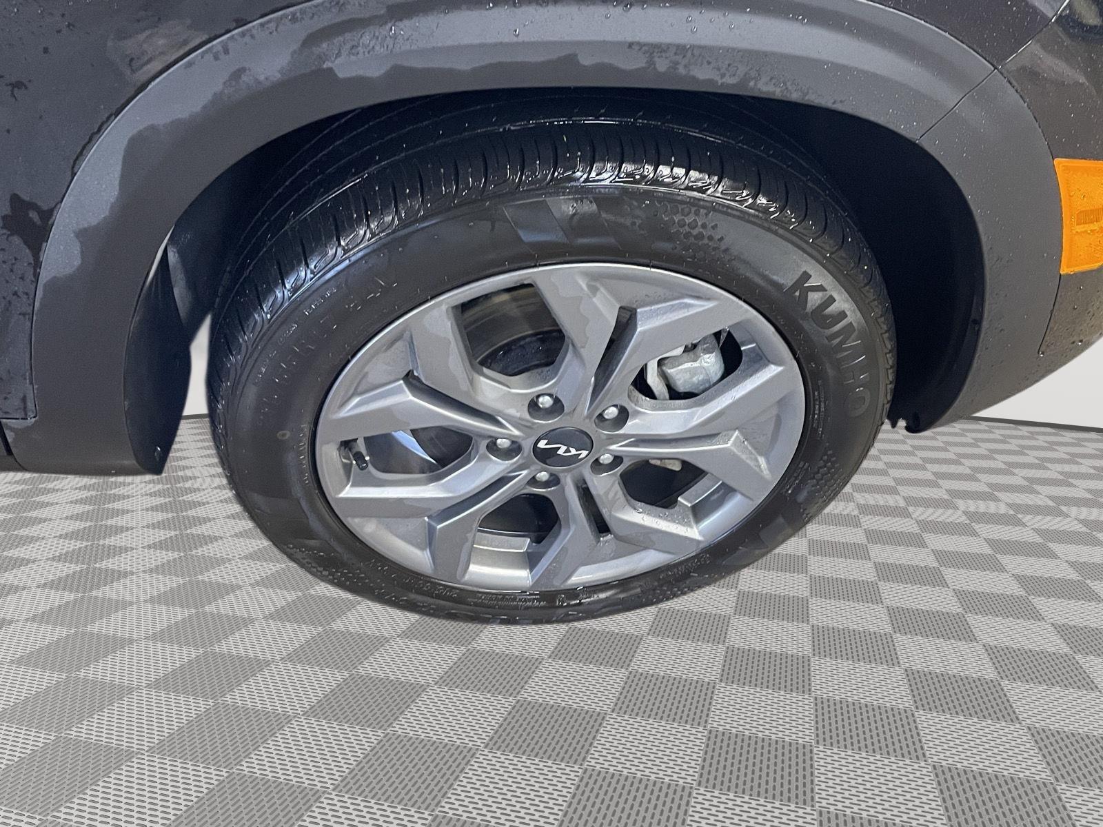 Vehicle photo 10