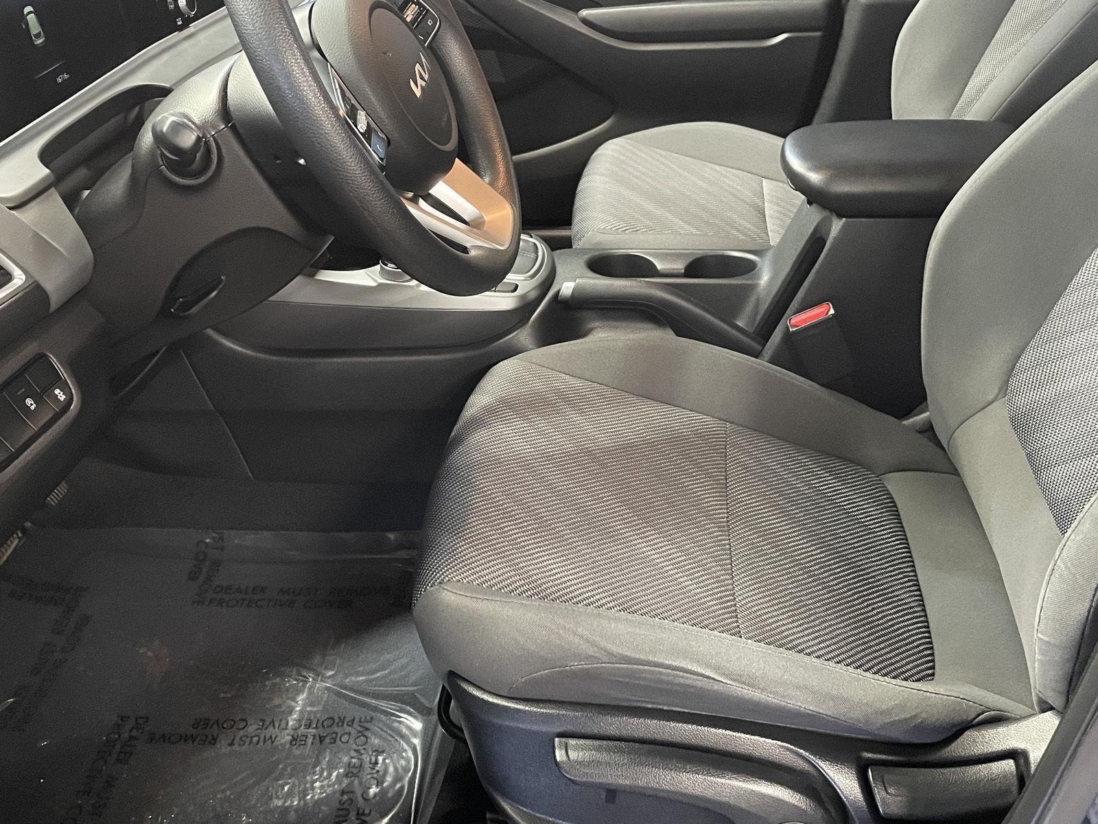 Vehicle photo 13