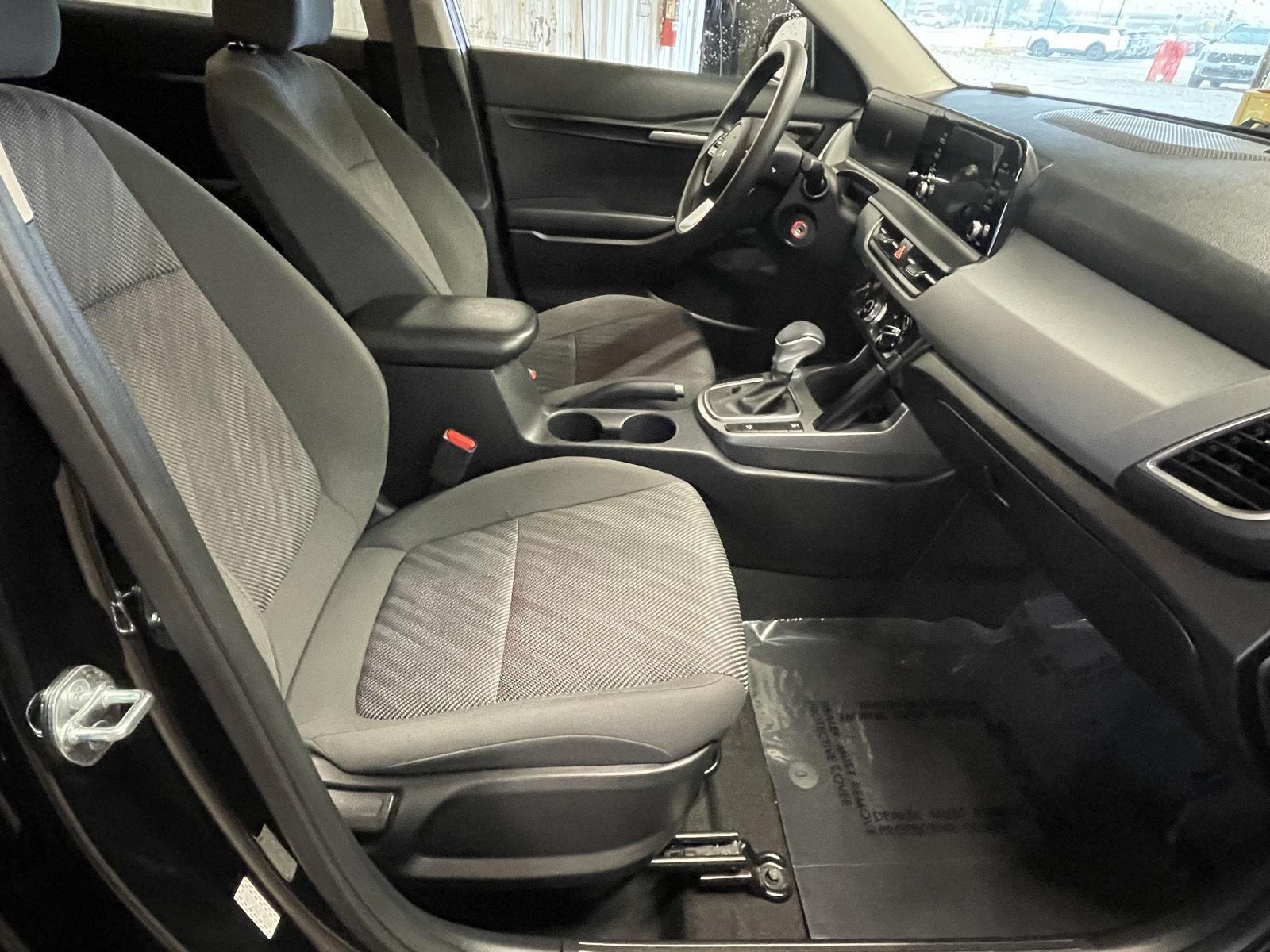 Vehicle photo 18