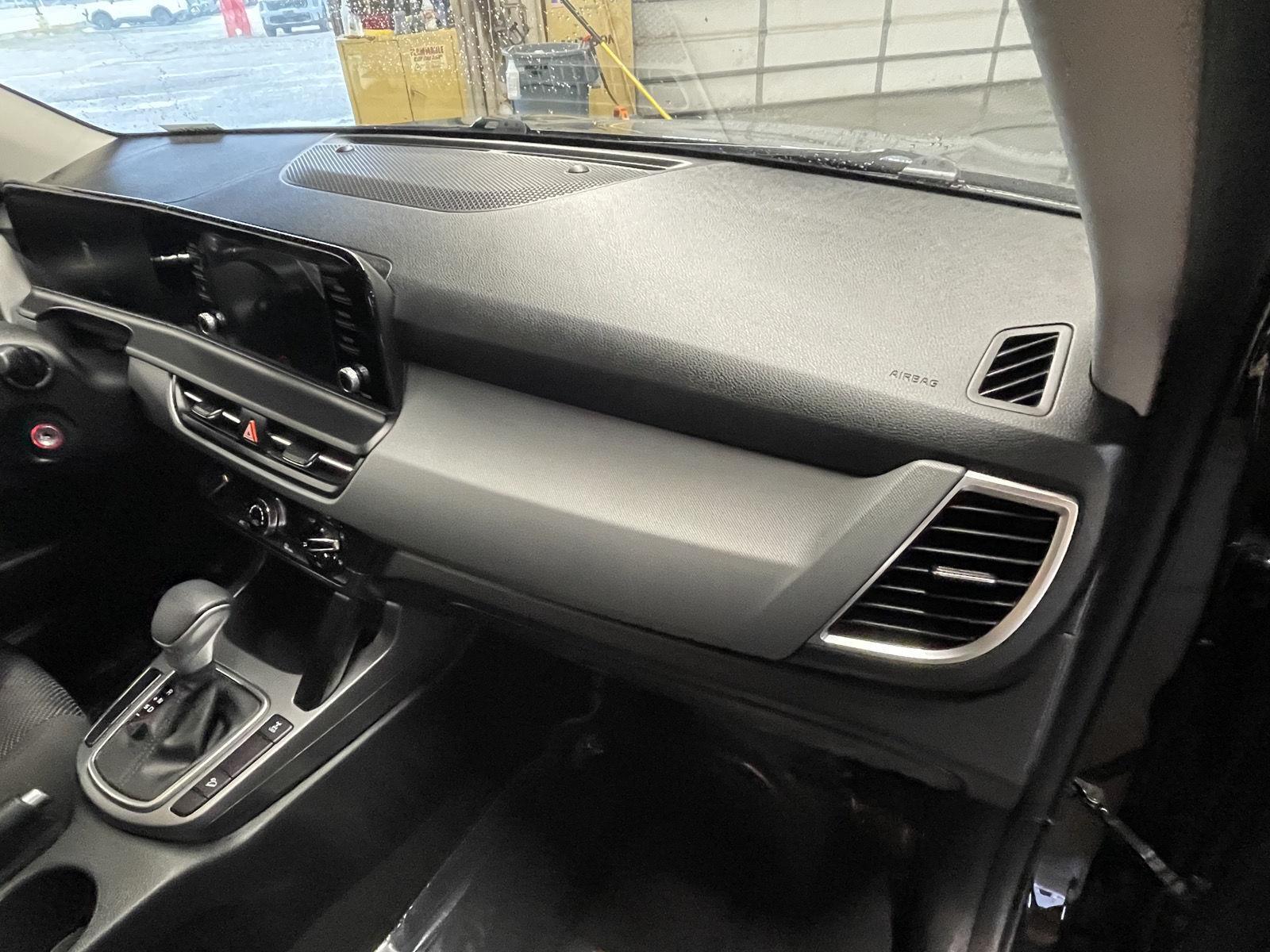 Vehicle photo 19