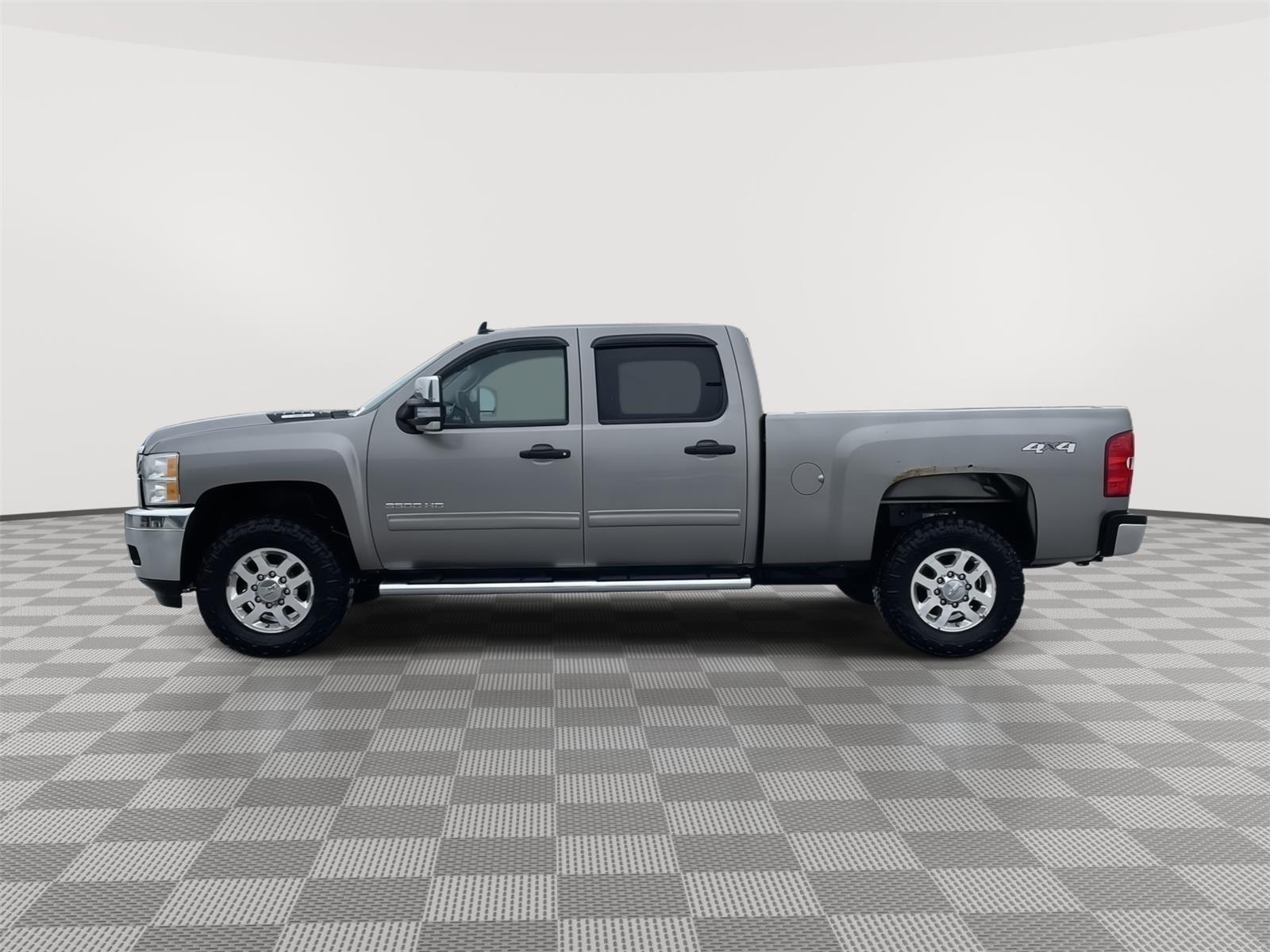 Vehicle photo 2