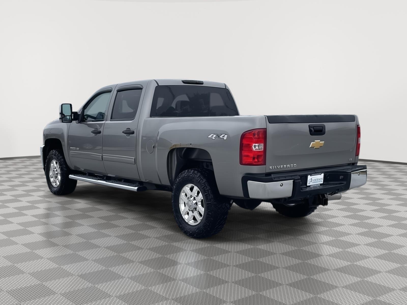 Vehicle photo 4