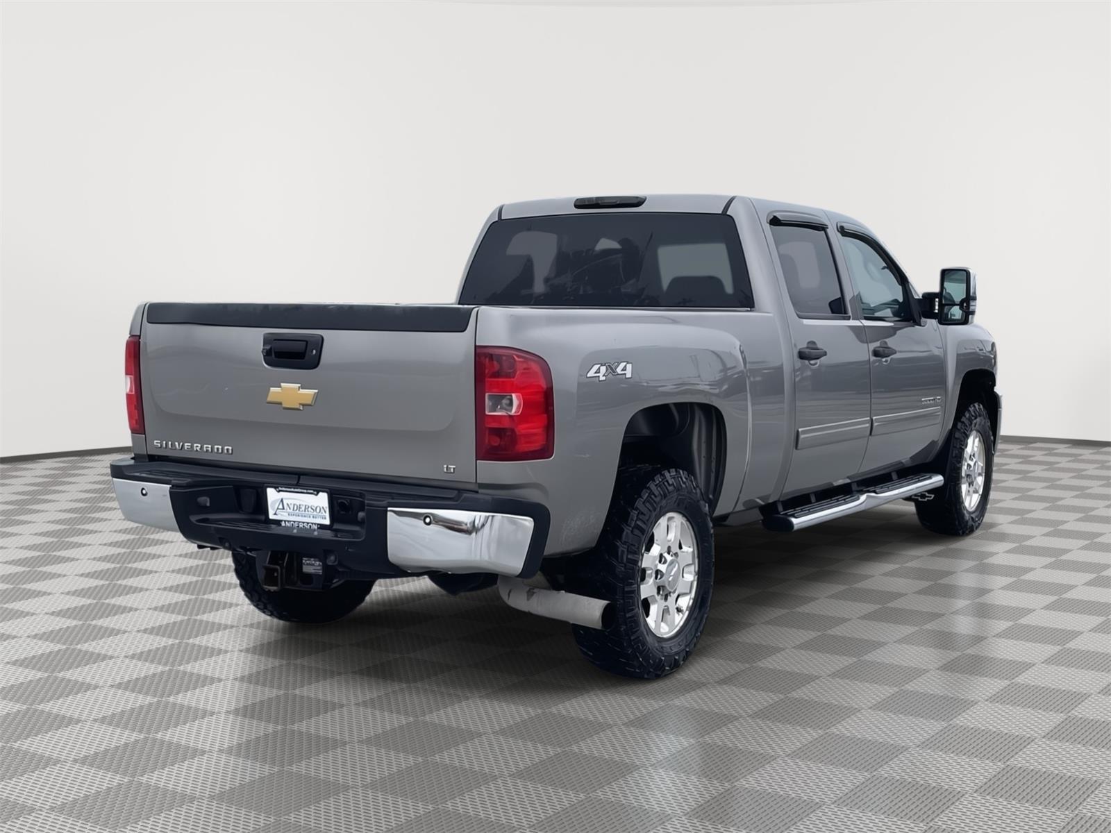 Vehicle photo 6