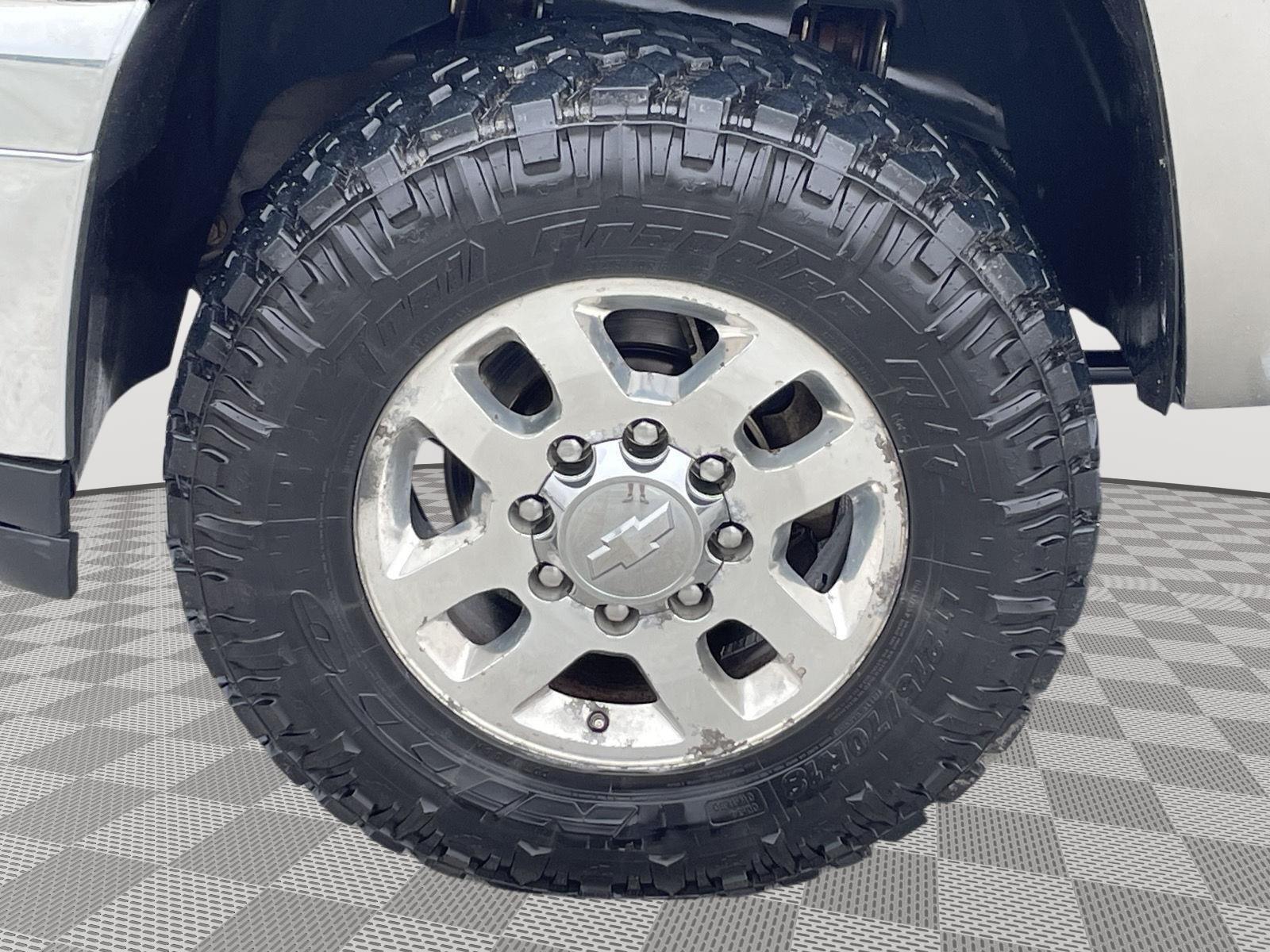 Vehicle photo 10