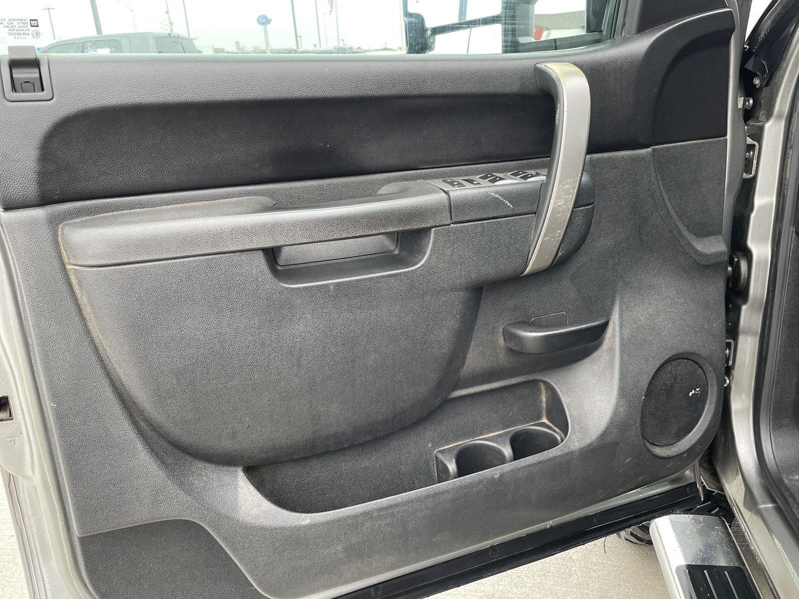 Vehicle photo 12