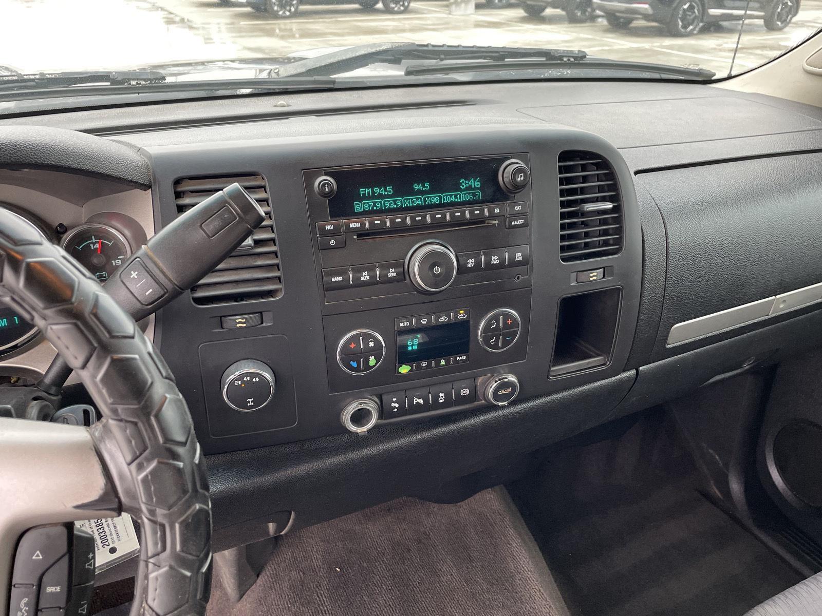 Vehicle photo 14