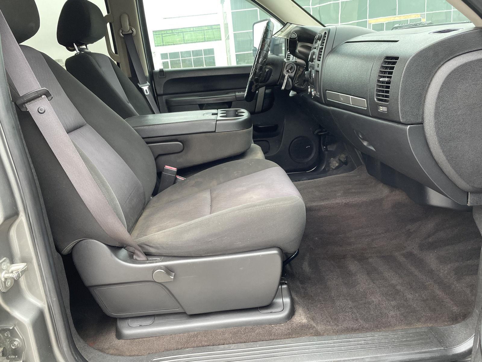 Vehicle photo 17