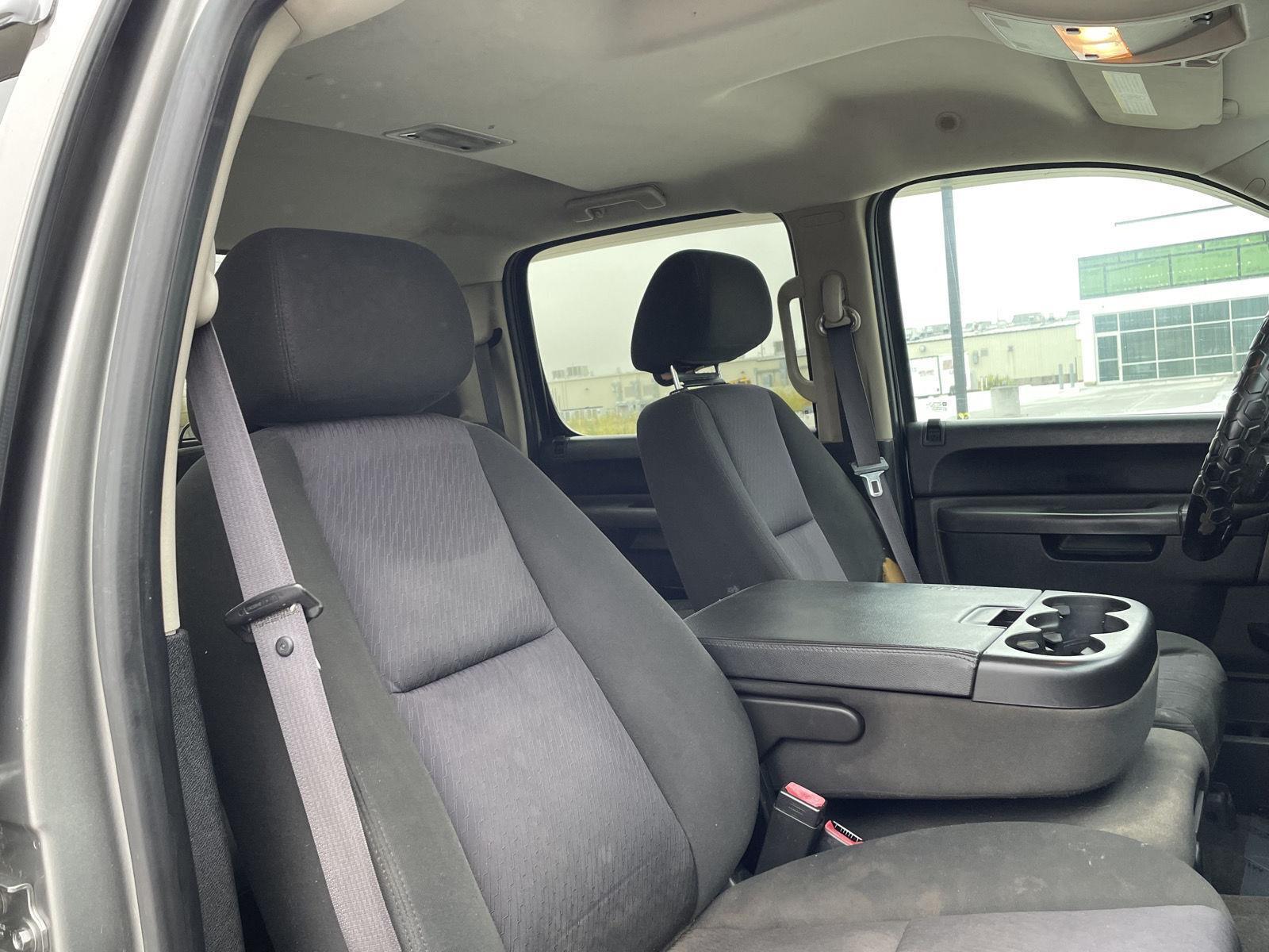 Vehicle photo 18